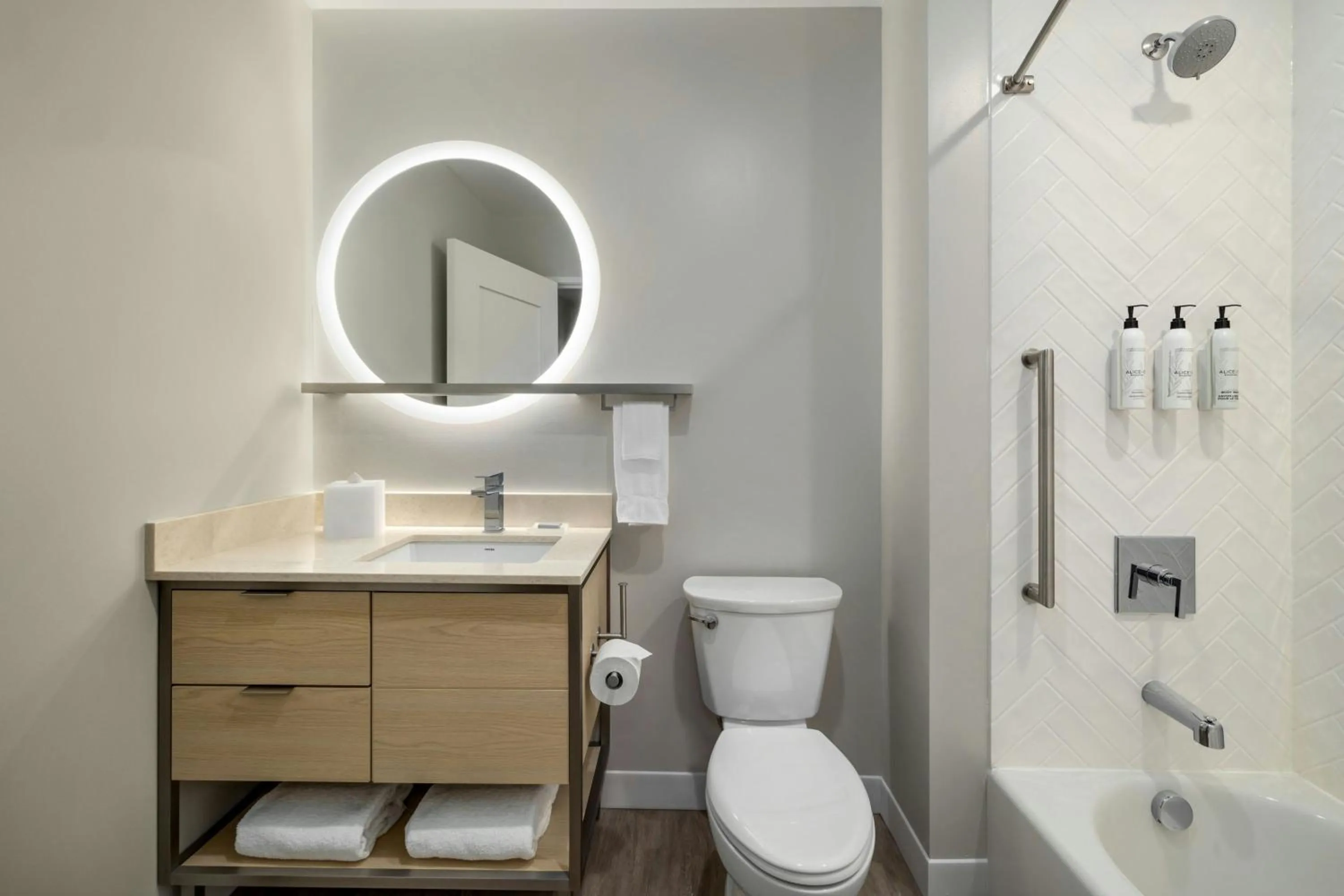 Bathroom in TownePlace Suites by Marriott Duluth