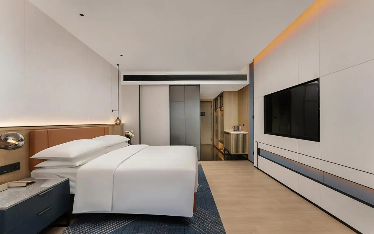 Bed in Four Points by Sheraton Dali, Erhai