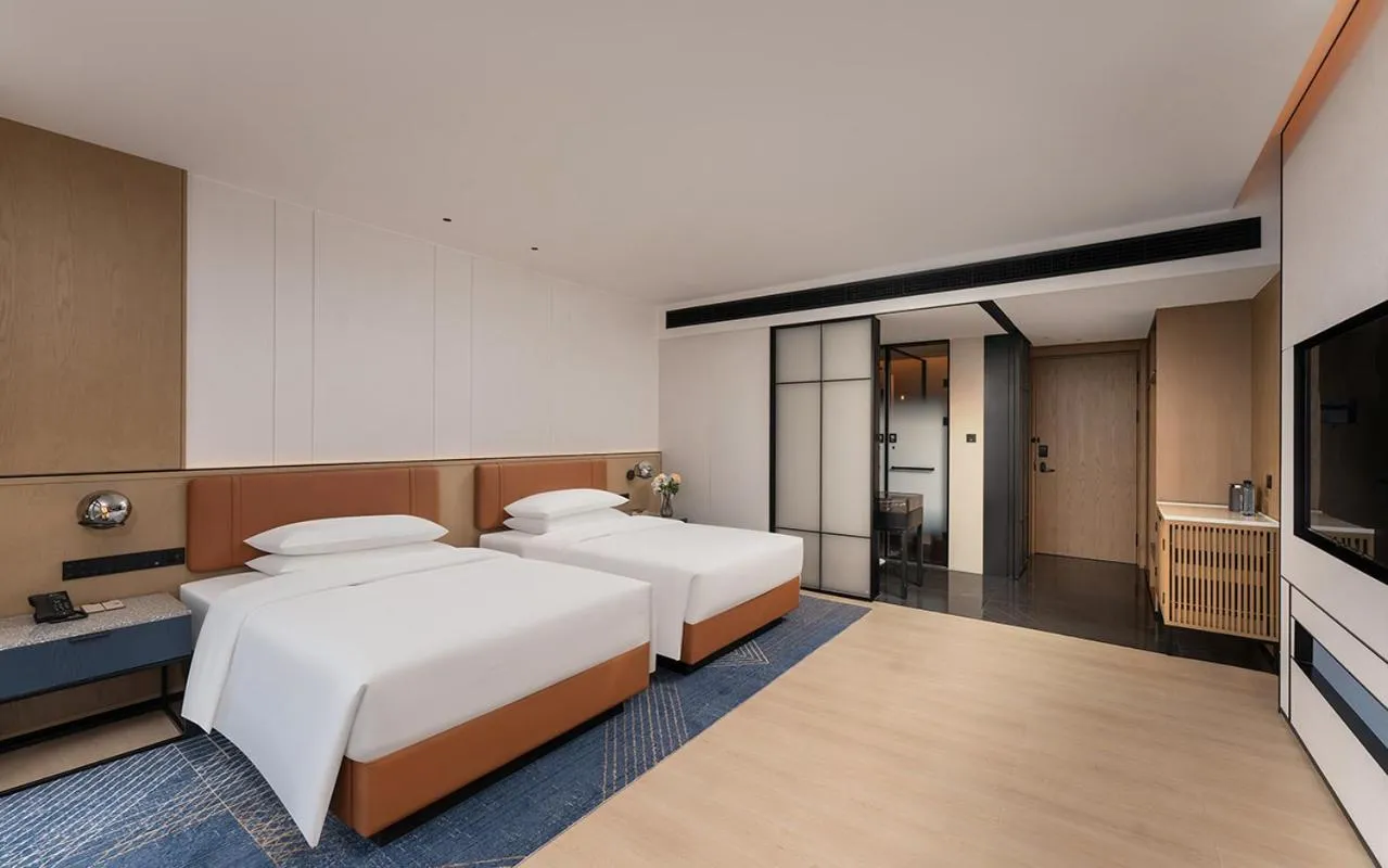 Bed in Four Points by Sheraton Dali, Erhai