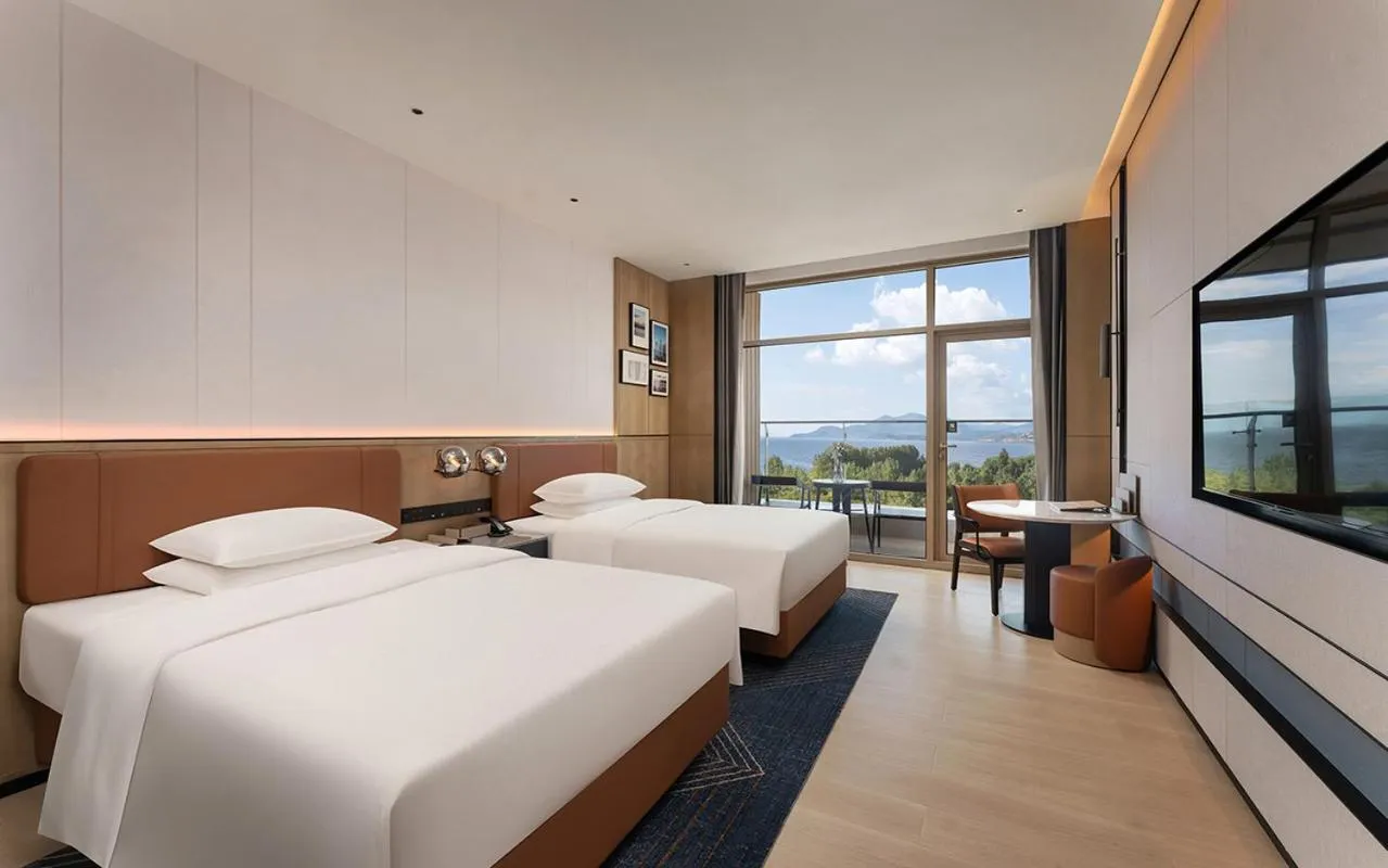 Bed in Four Points by Sheraton Dali, Erhai