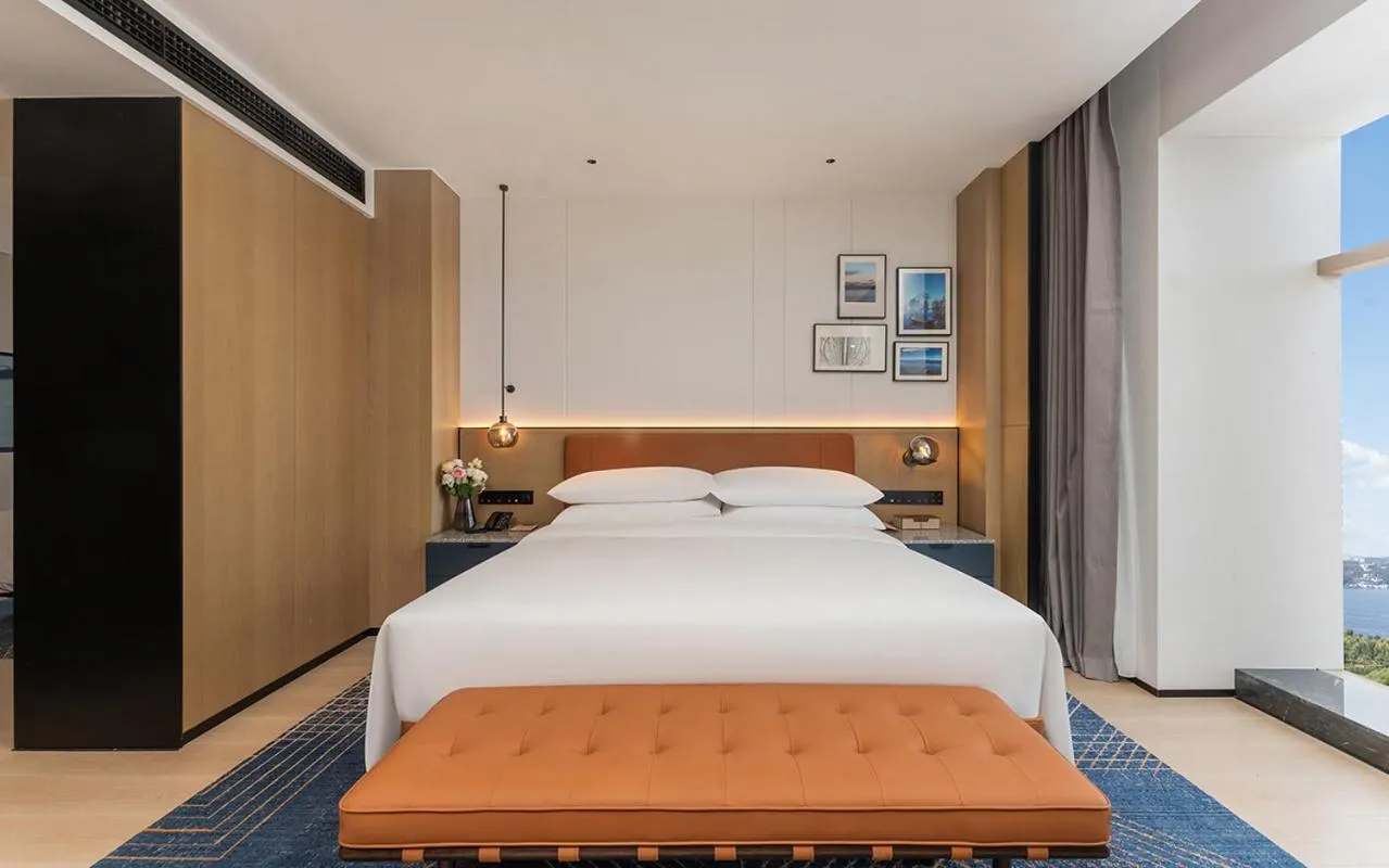 Bed in Four Points by Sheraton Dali, Erhai