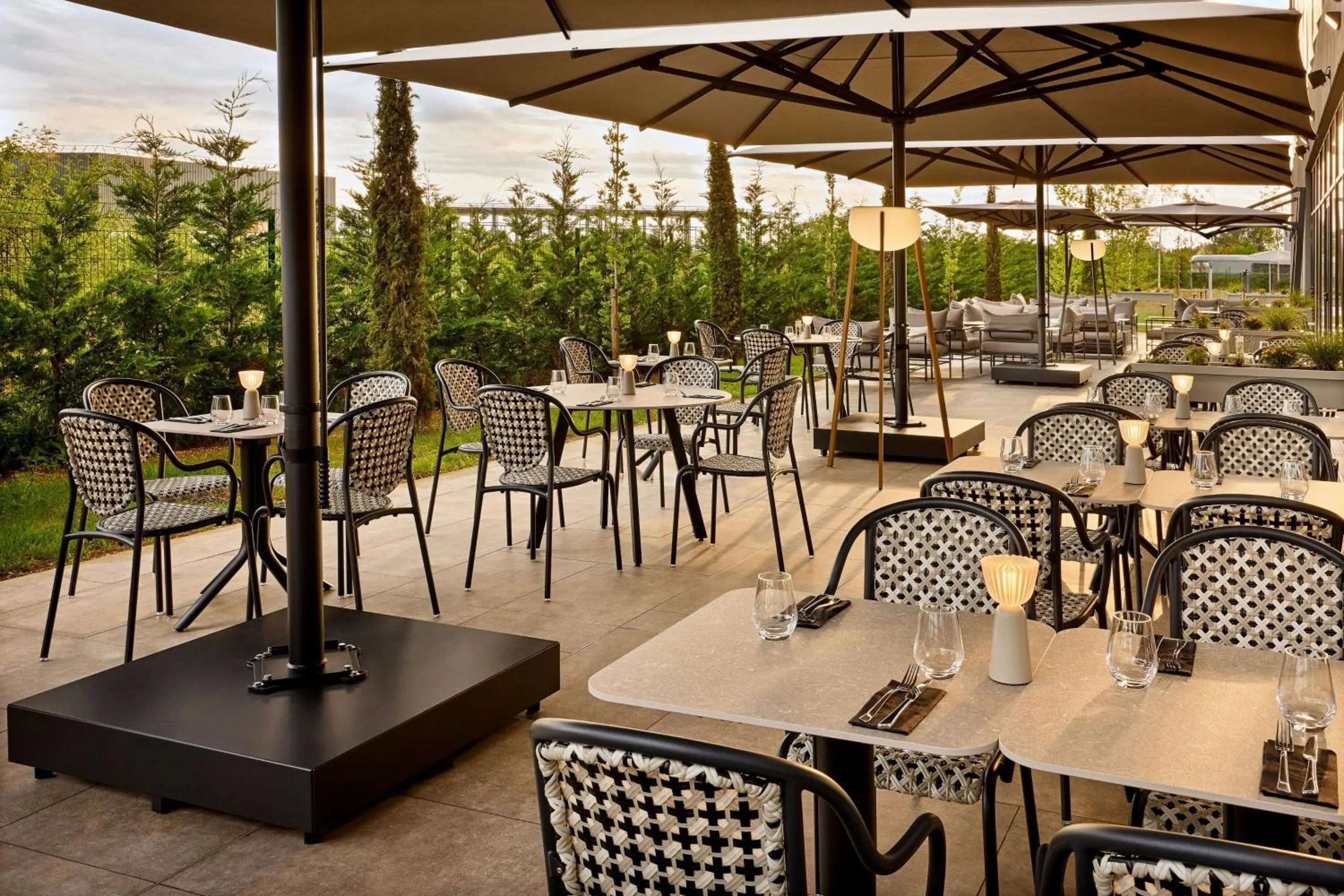 Restaurant/places to eat in Courtyard by Marriott Lyon Eurexpo Stadium