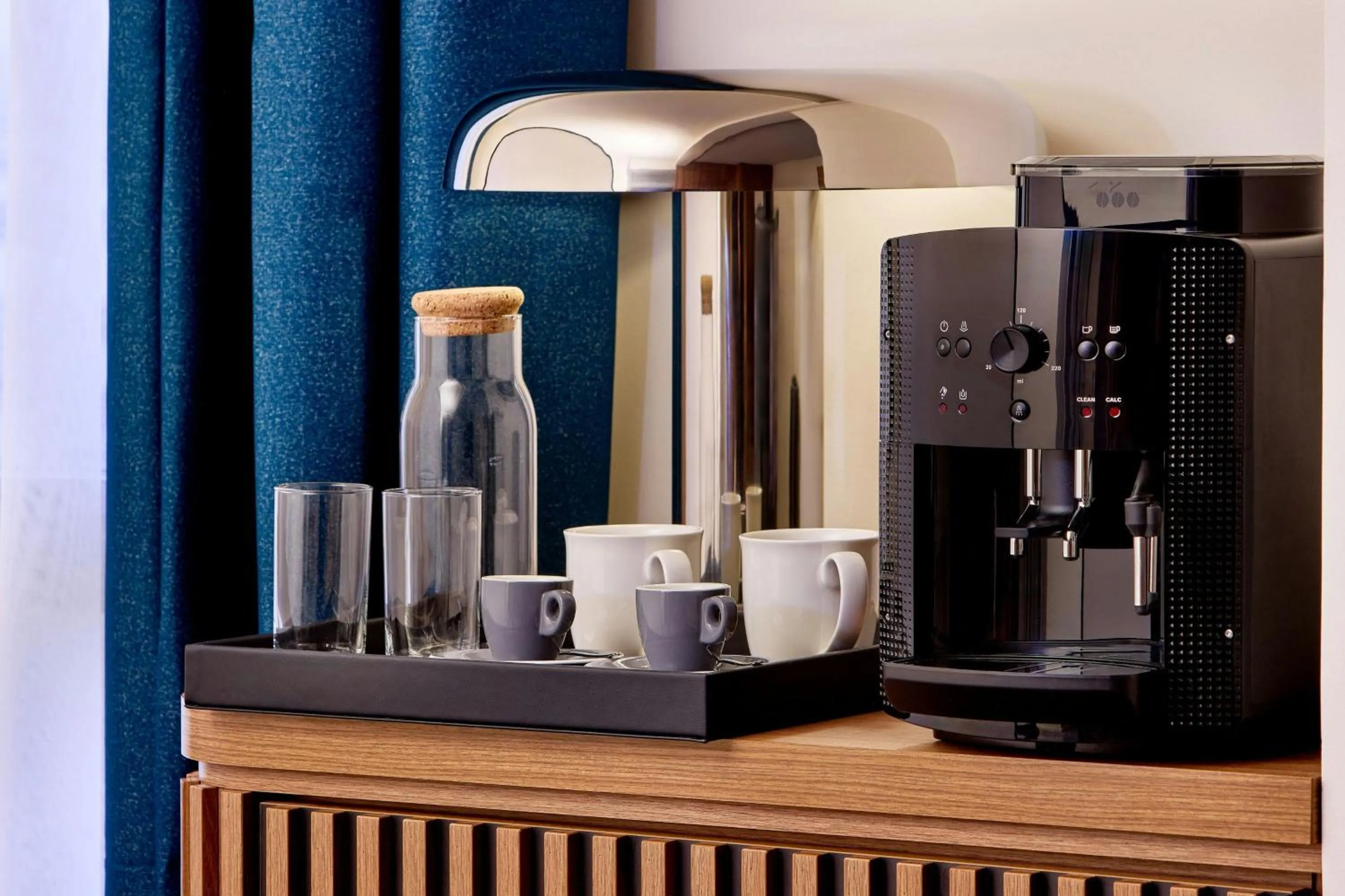 Photo of the whole room in Courtyard by Marriott Lyon Eurexpo Stadium