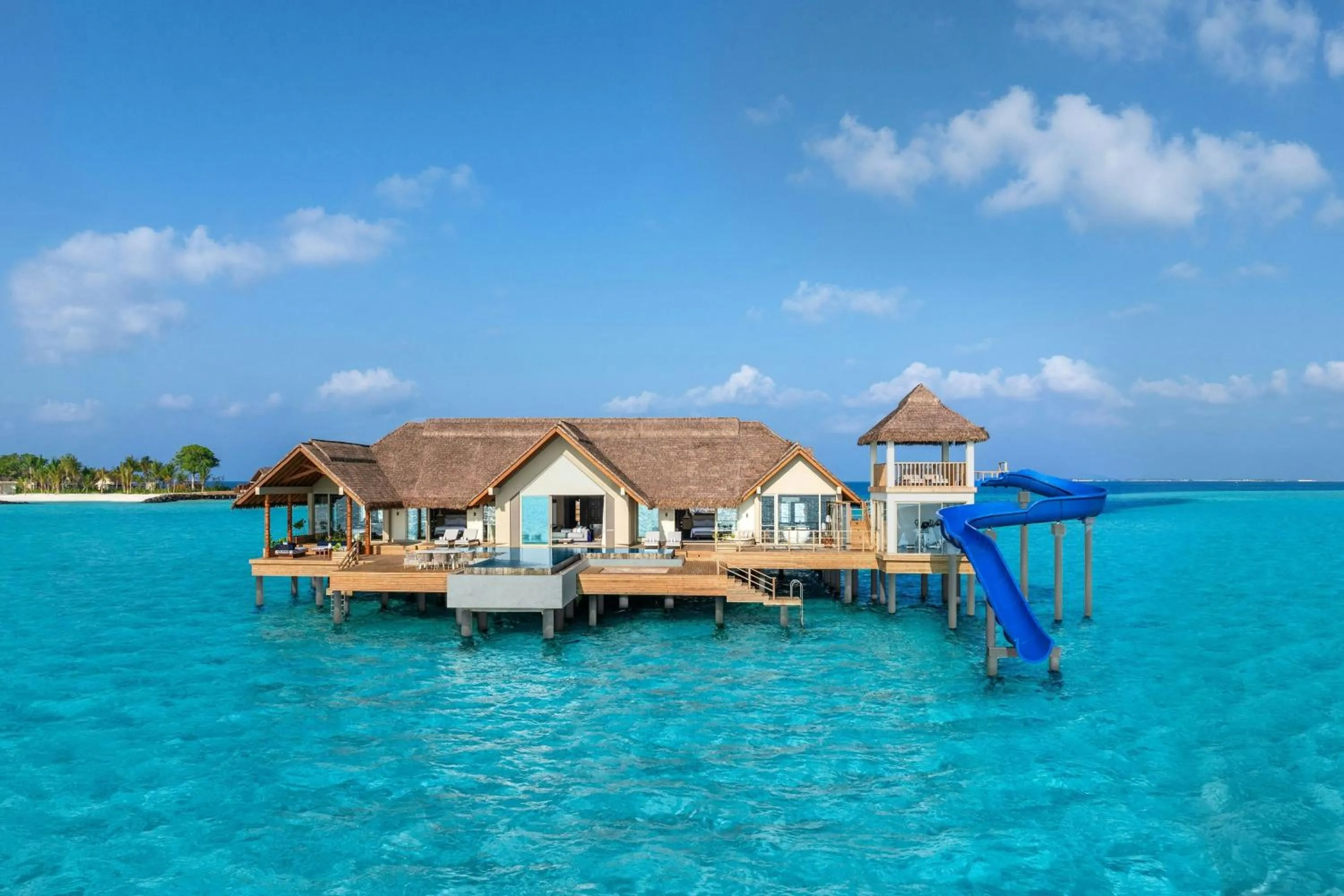Swimming pool in JW Marriott Maldives Kaafu Atoll Island Resort