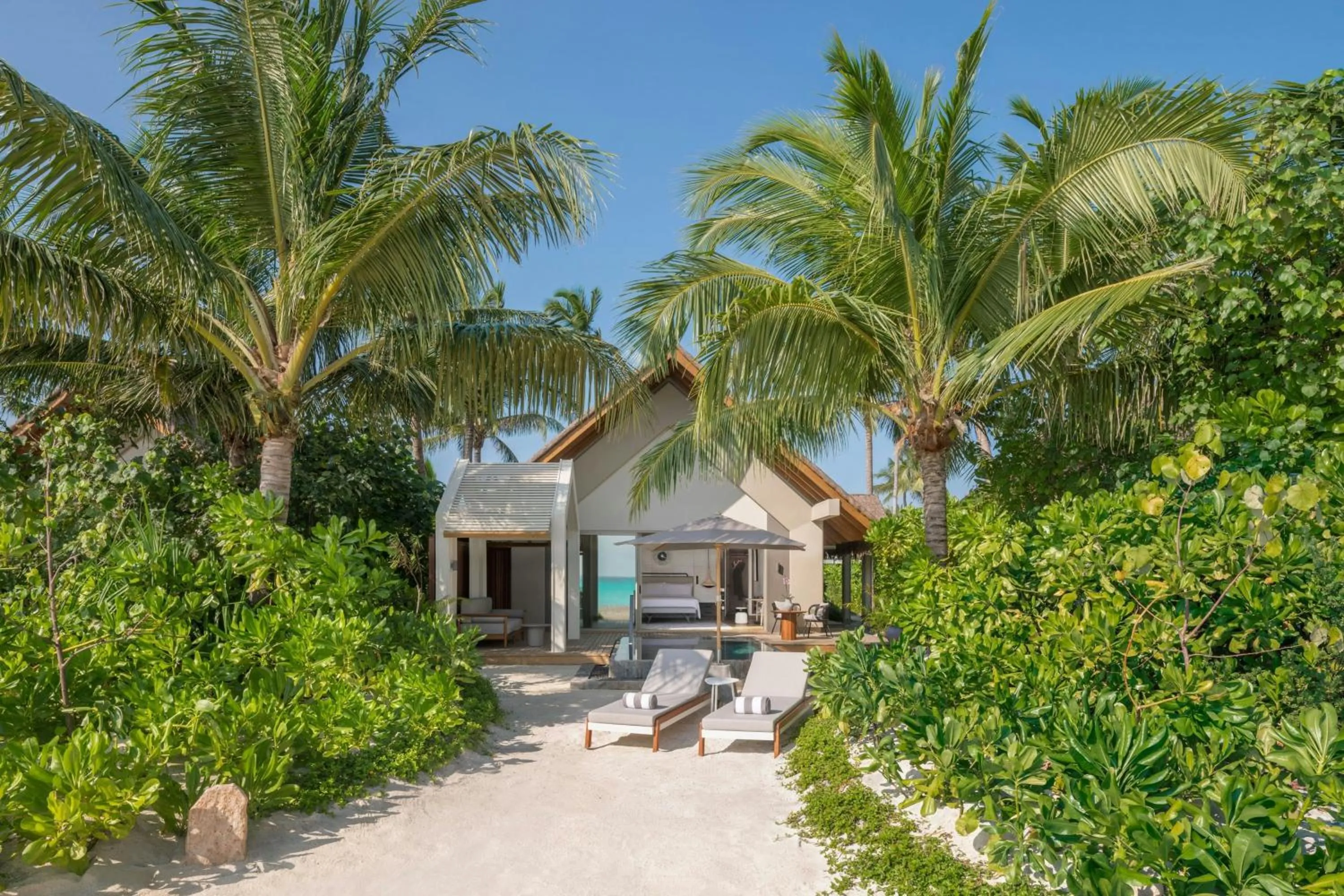 Swimming pool in JW Marriott Maldives Kaafu Atoll Island Resort