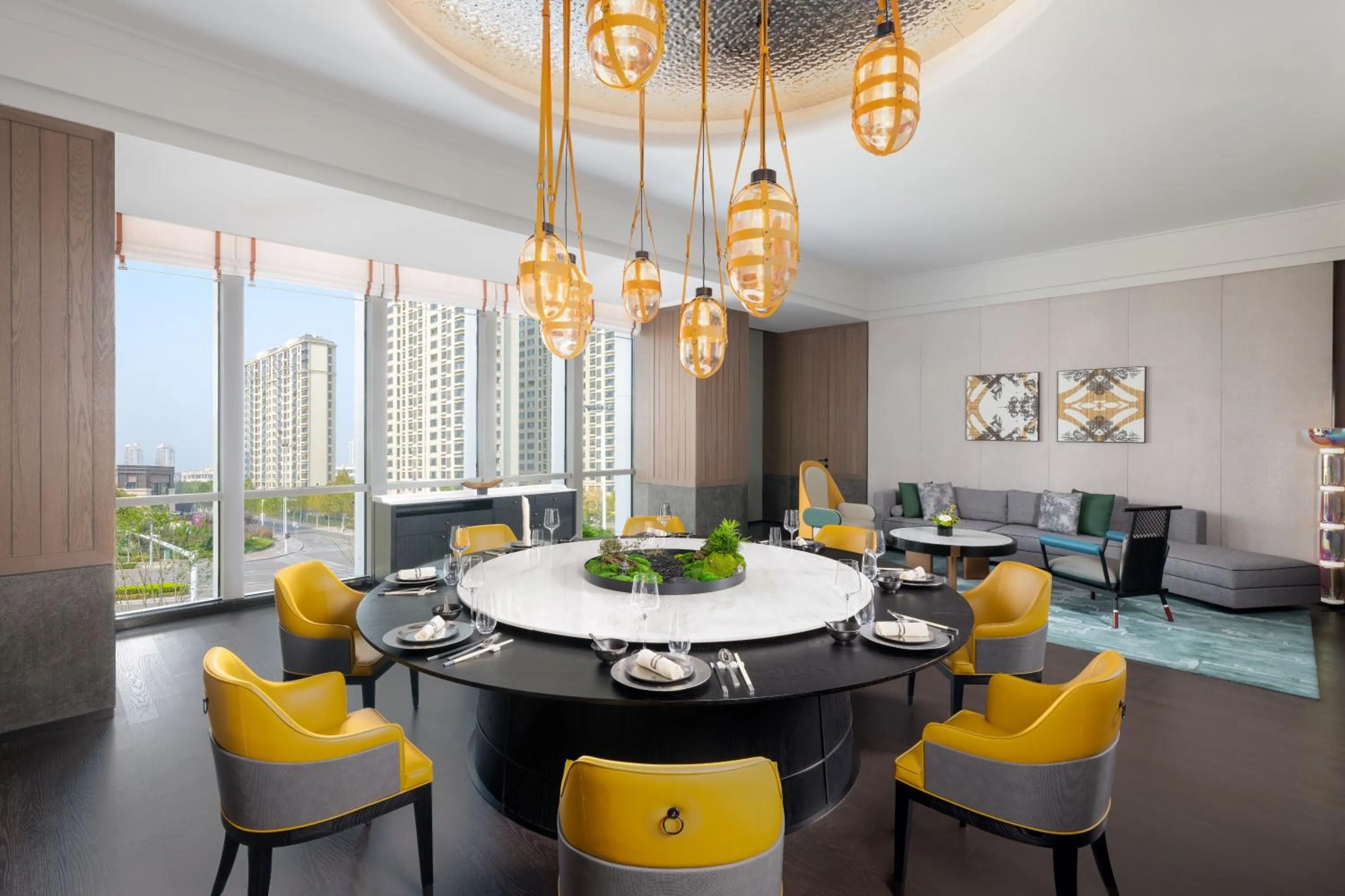 Restaurant/places to eat in Renaissance Qingdao Hotel