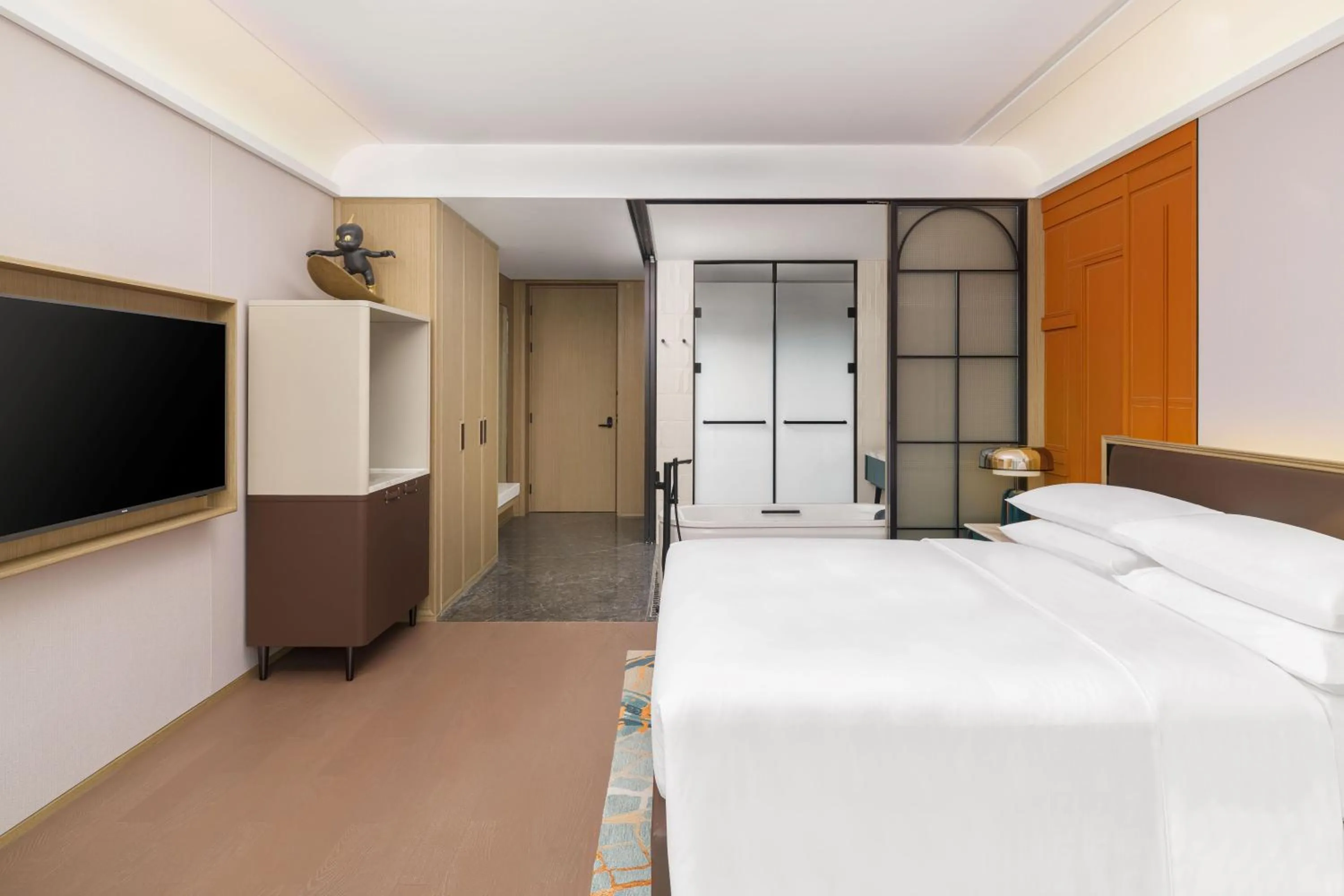 Bed in Renaissance Qingdao Hotel