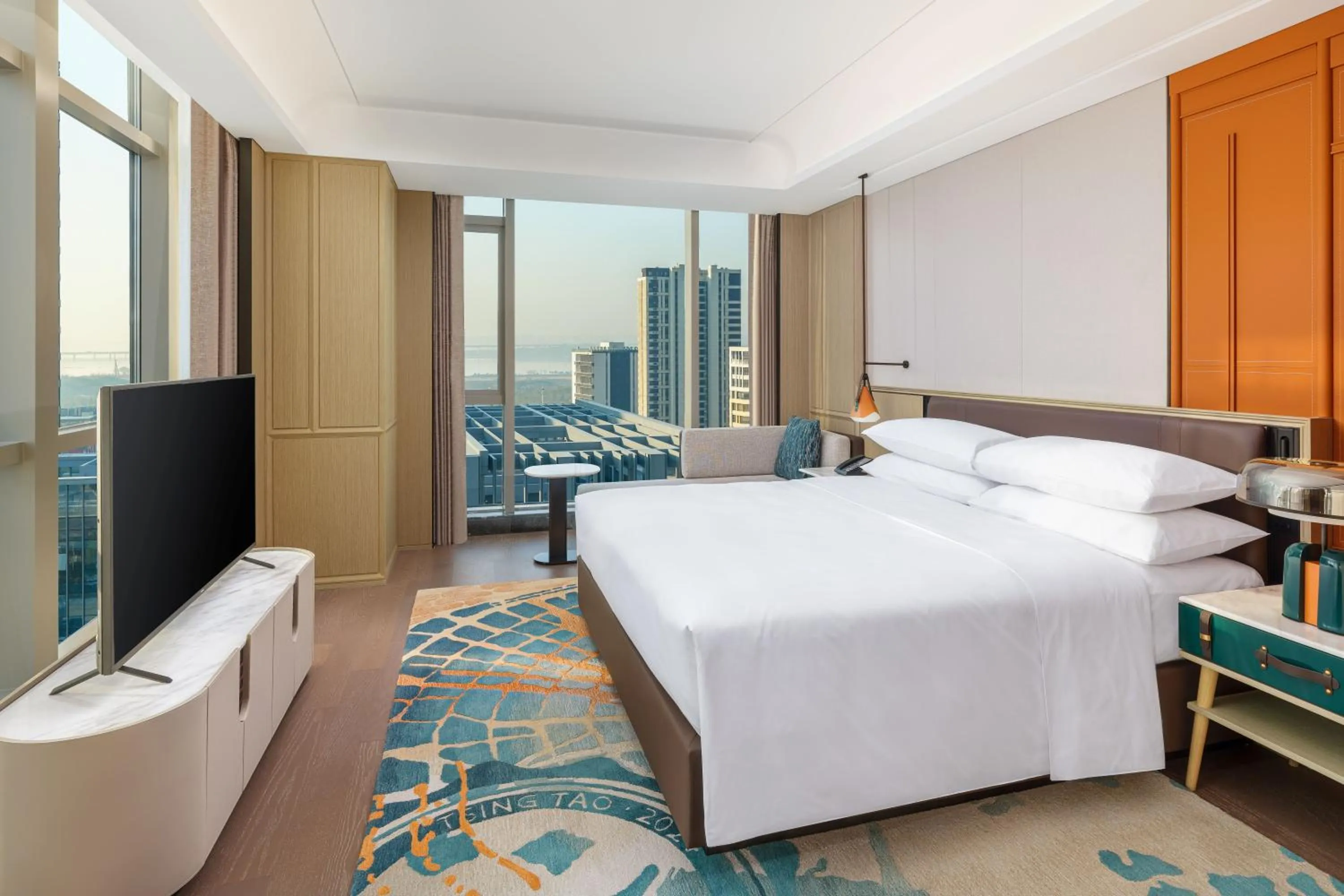 Bedroom, Bed in Renaissance Qingdao Hotel