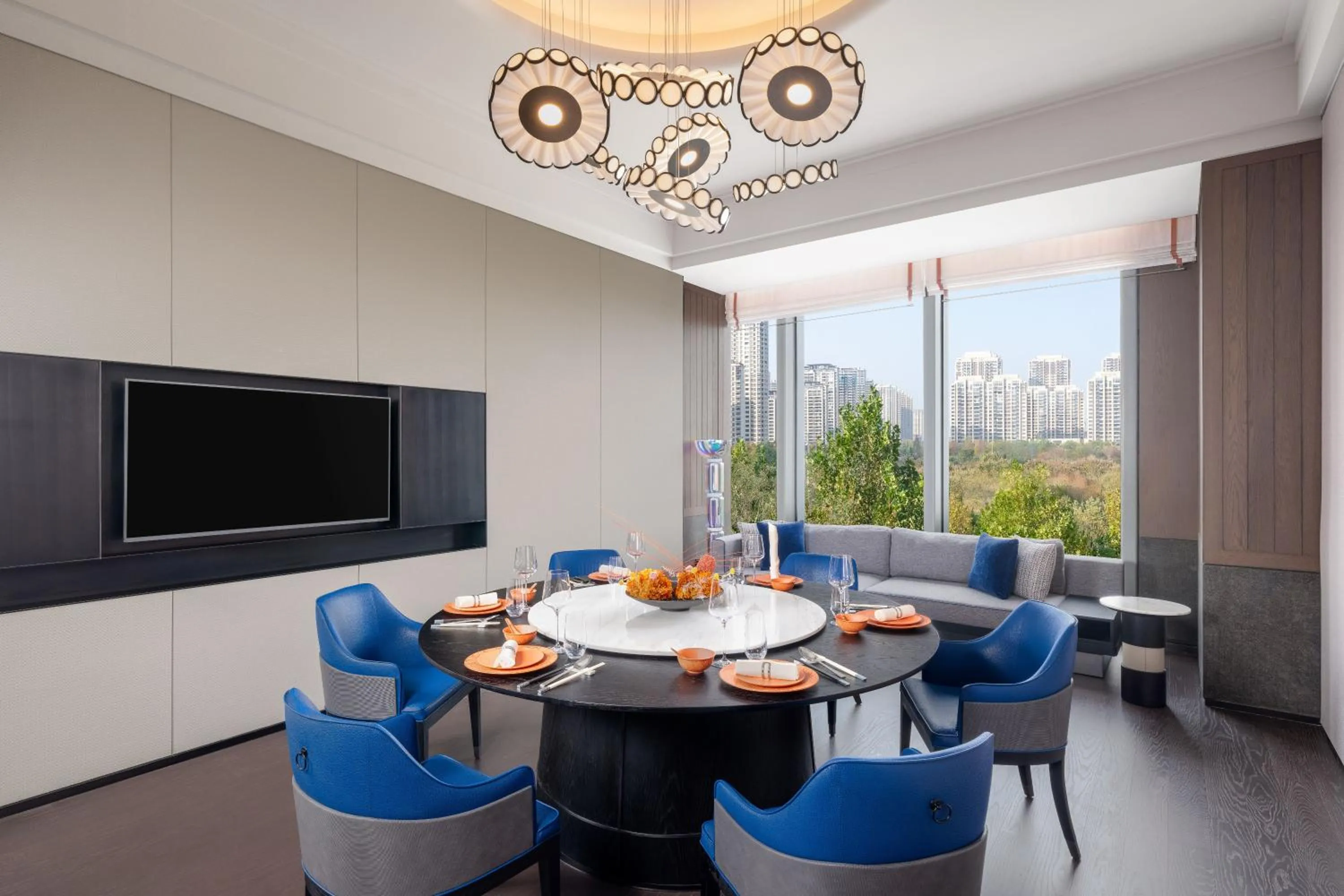 Restaurant/places to eat in Renaissance Qingdao Hotel