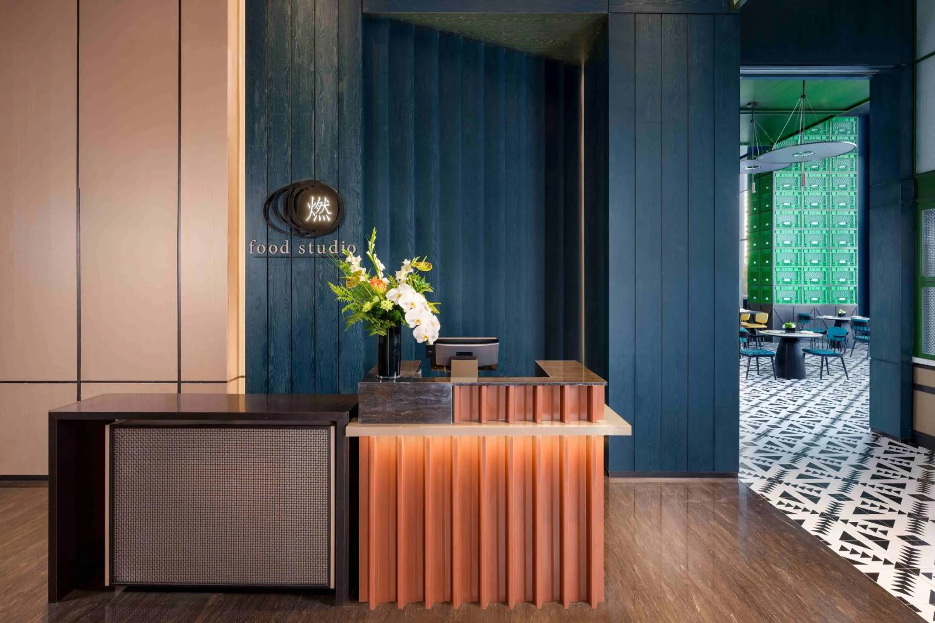 Restaurant/places to eat in Renaissance Qingdao Hotel