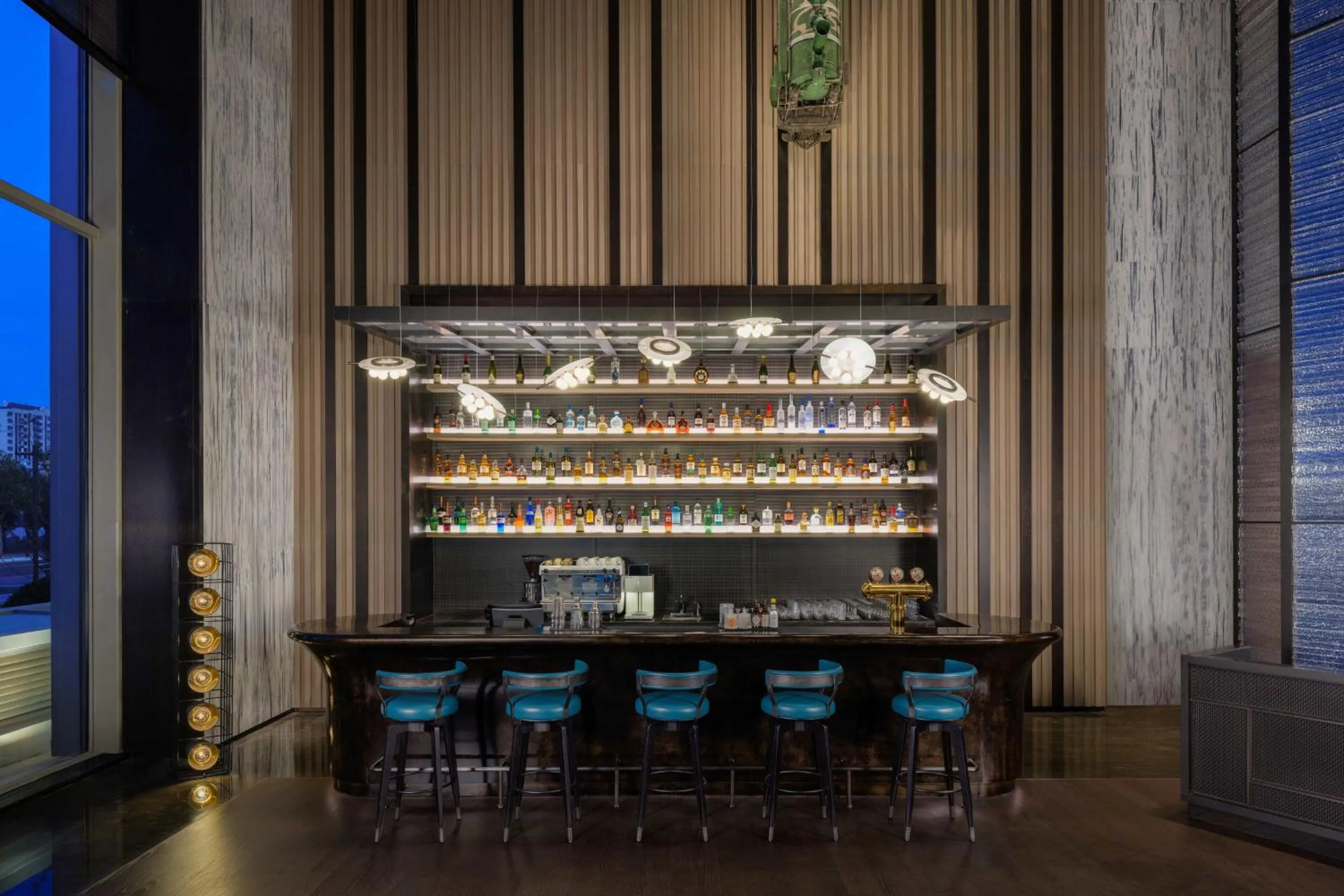 Lounge or bar in Renaissance Qingdao Hotel