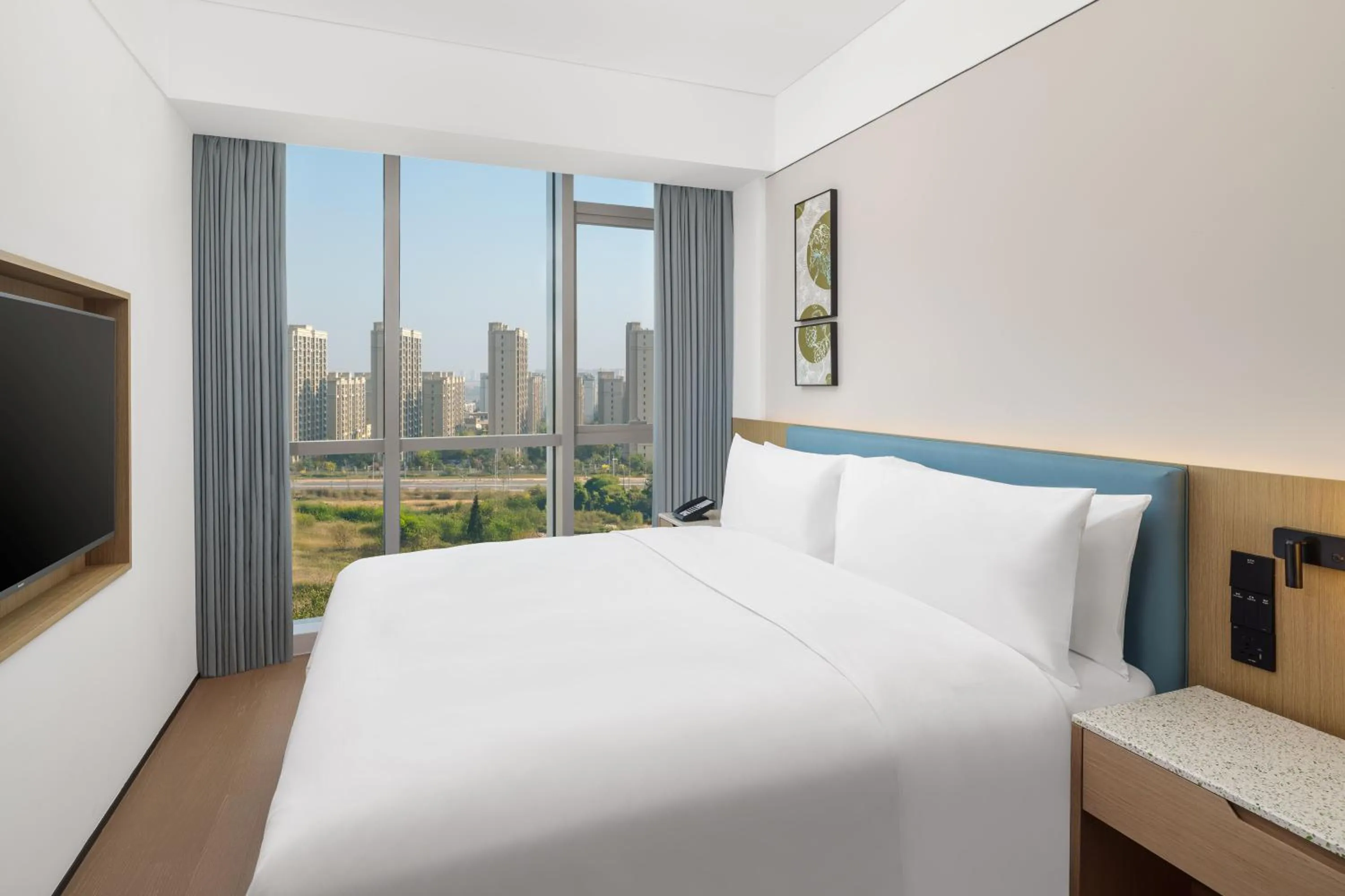 Photo of the whole room, Bed in Element Qingdao