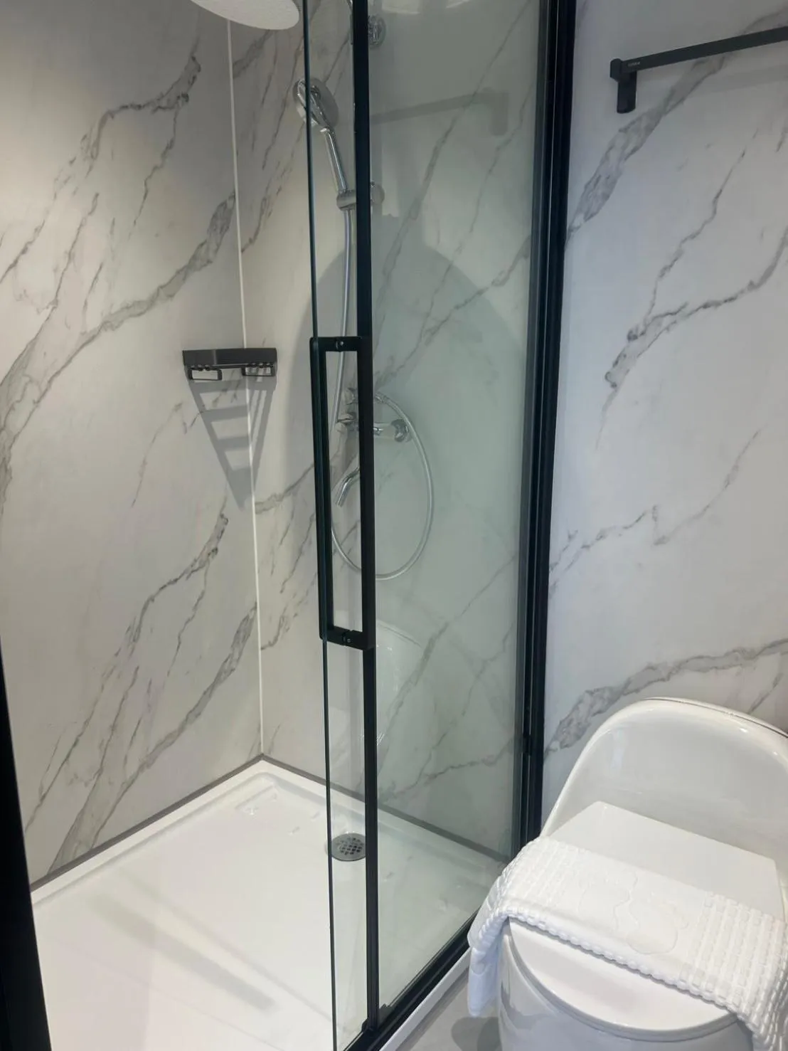 Shower in Space House Hotel Phuket