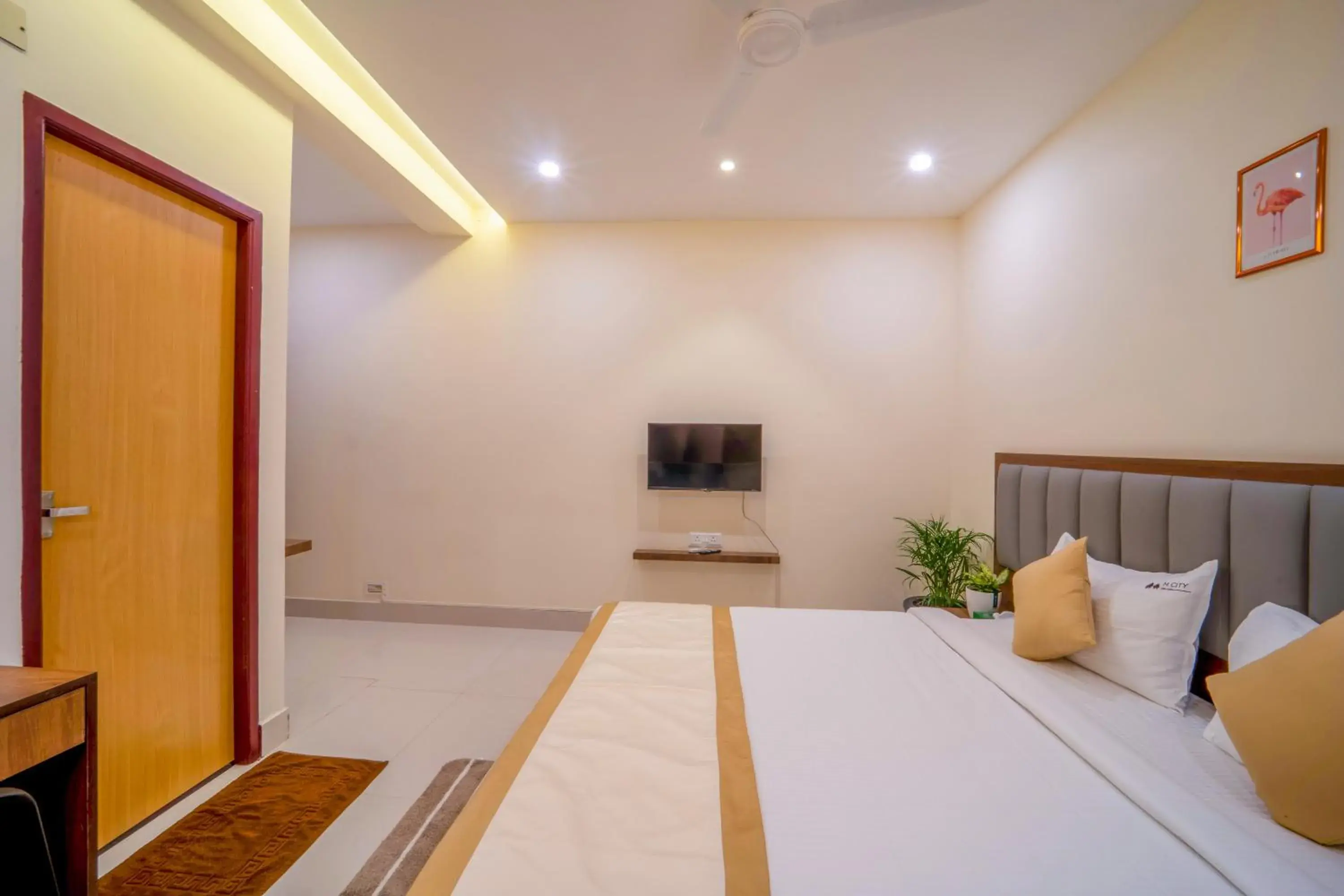 Deluxe King Room - single occupancy in Mcity Elite Suites Deluxe King Room - single occupancy in Mcity Elite Suites