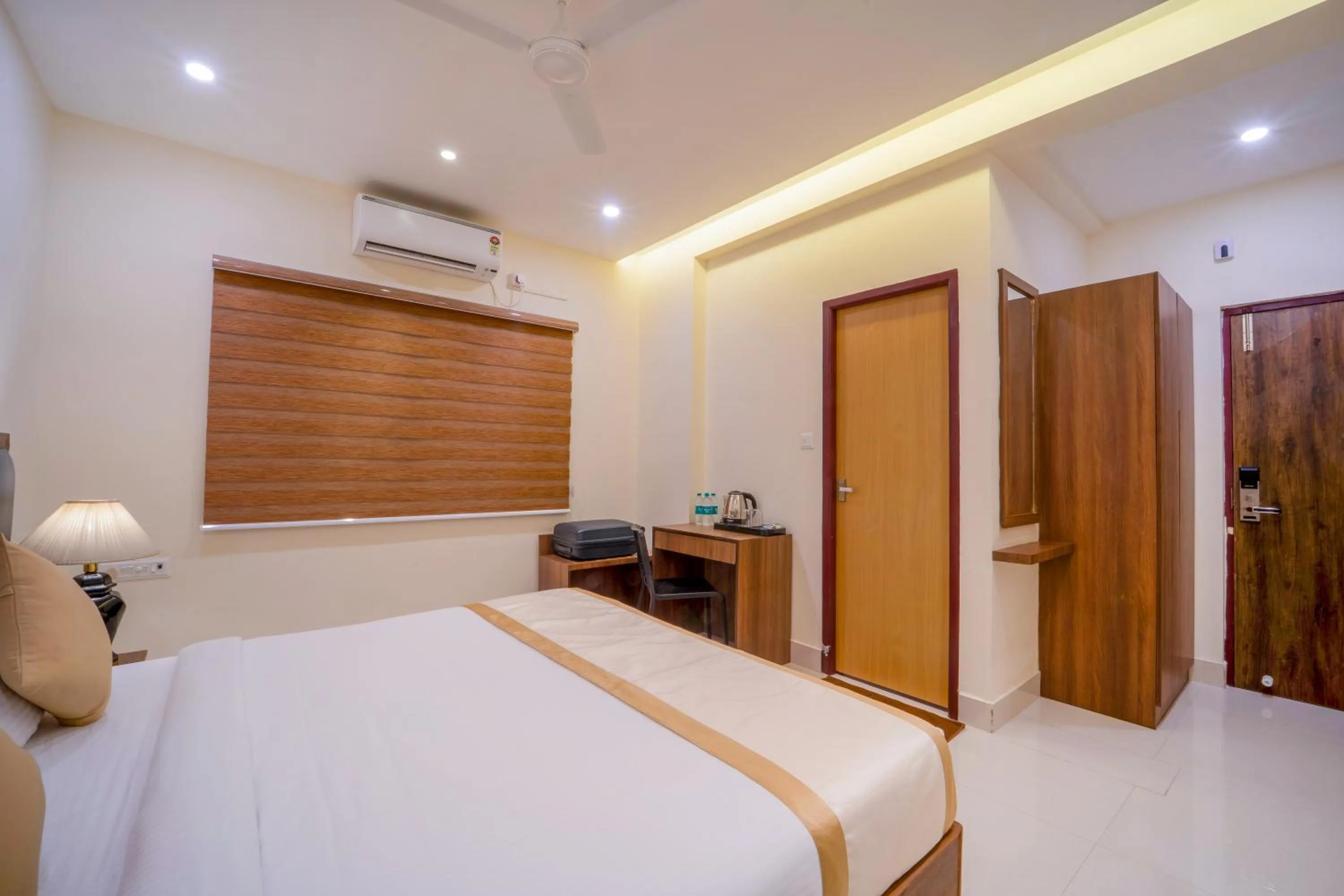 Bedroom, Bed in Mcity Elite Suites