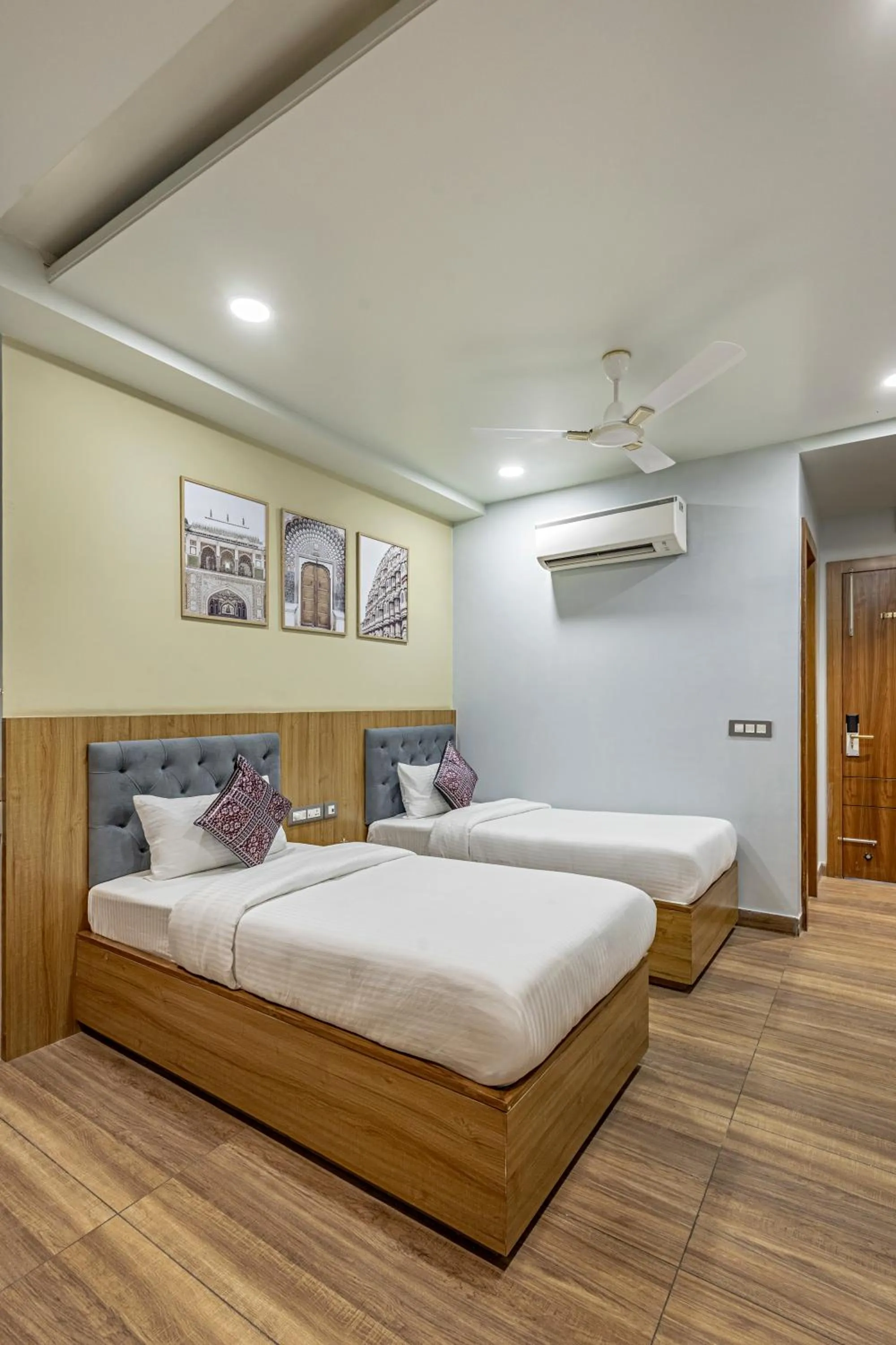 Bed in Wandr Hotel Medicity Gurugram, Near Medanta Hospital