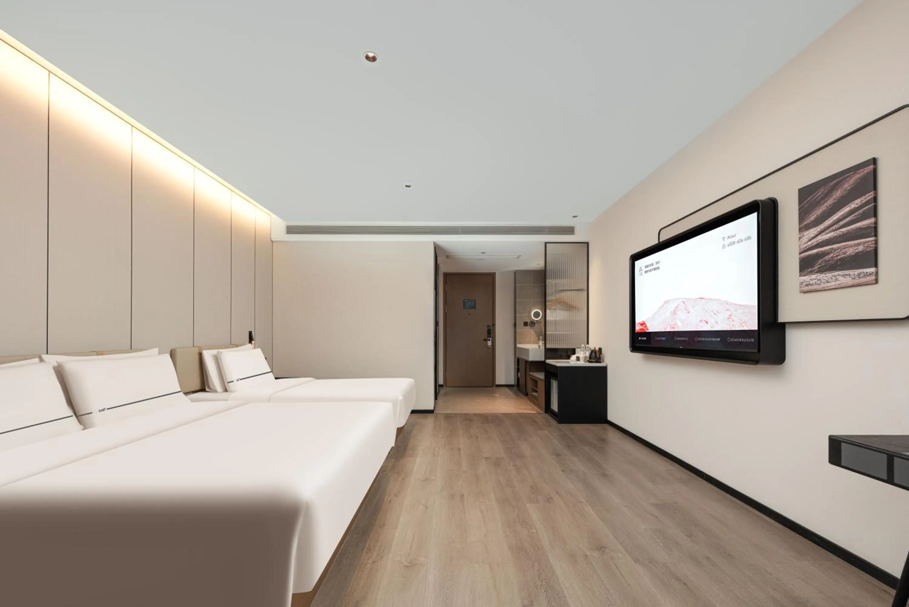 Photo of the whole room, Bed in Atour Hotel Hangzhou Xiaoshan Kaiyuan Plaza