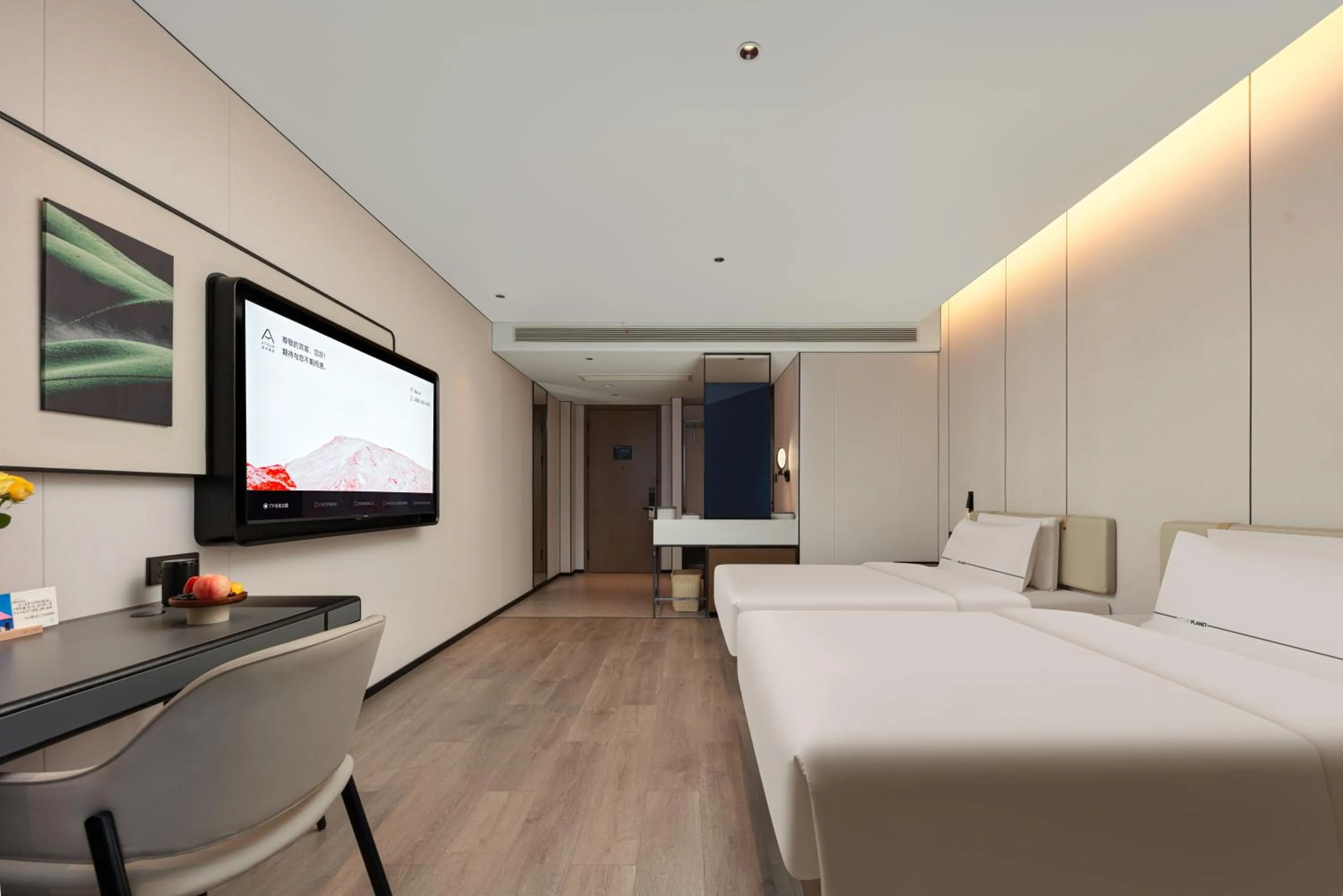 Photo of the whole room, Bed in Atour Hotel Hangzhou Xiaoshan Kaiyuan Plaza