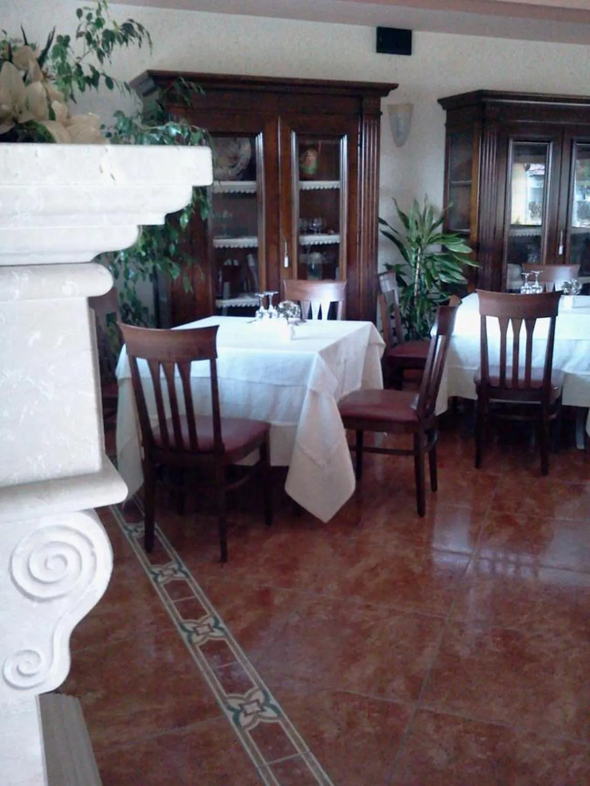 Restaurant/places to eat in Albergo Al Portico