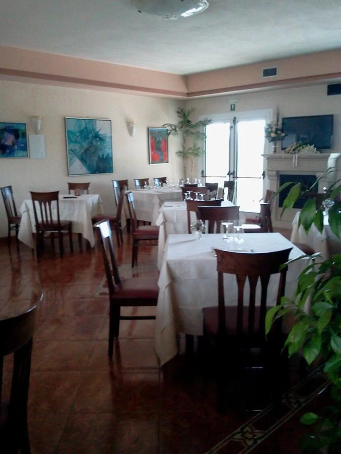 Restaurant/places to eat in Albergo Al Portico