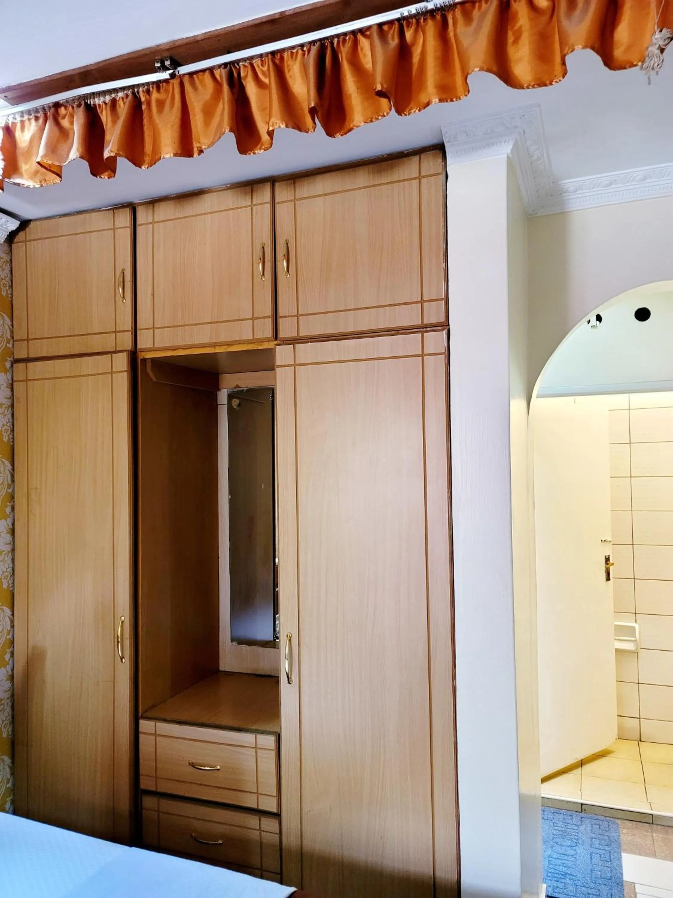 wardrobe in Nairobi Glory Palace Hotel