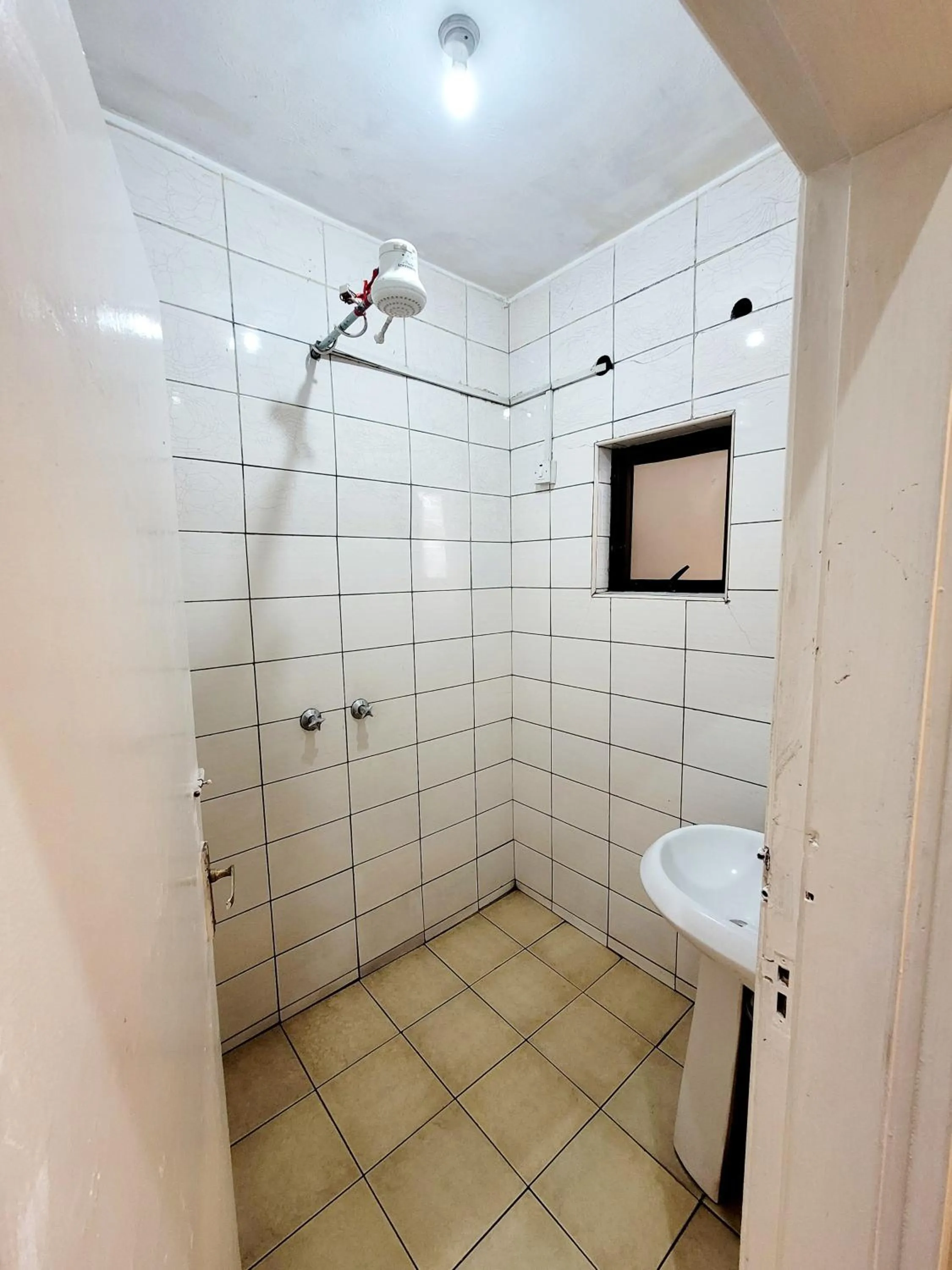 Shower in Nairobi Glory Palace Hotel