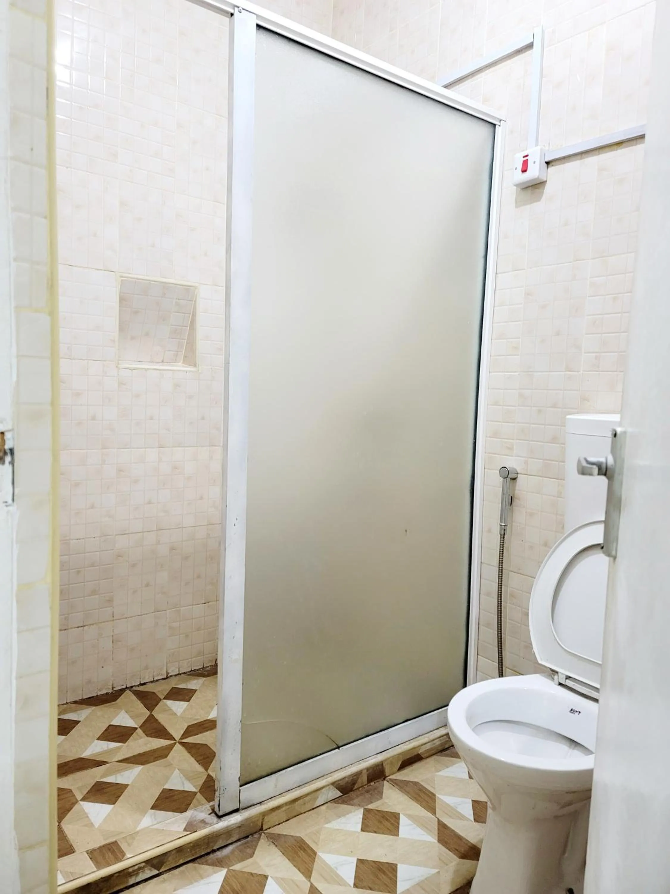 Toilet in Nairobi Glory Palace Hotel