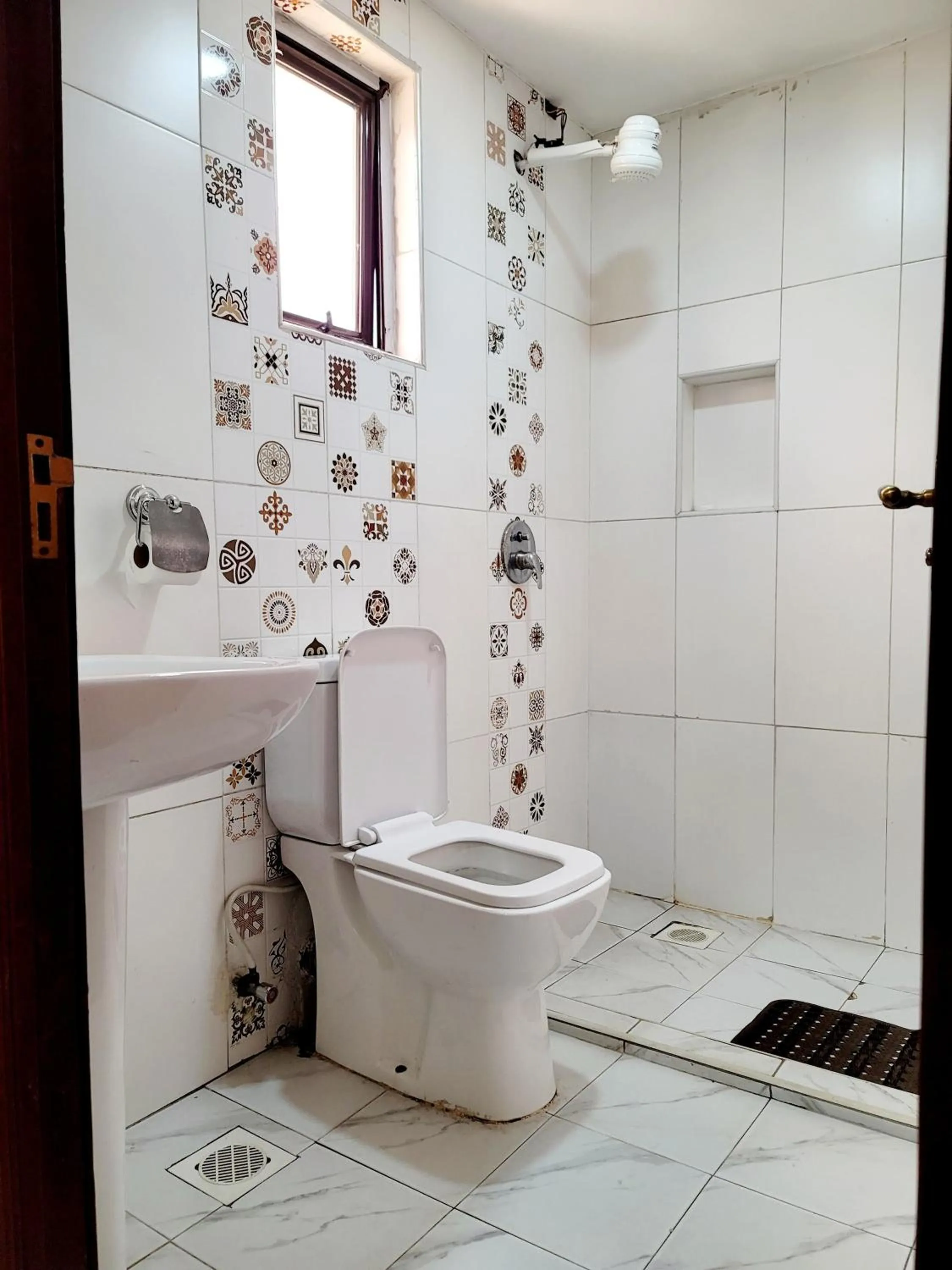 Shower in Nairobi Glory Palace Hotel