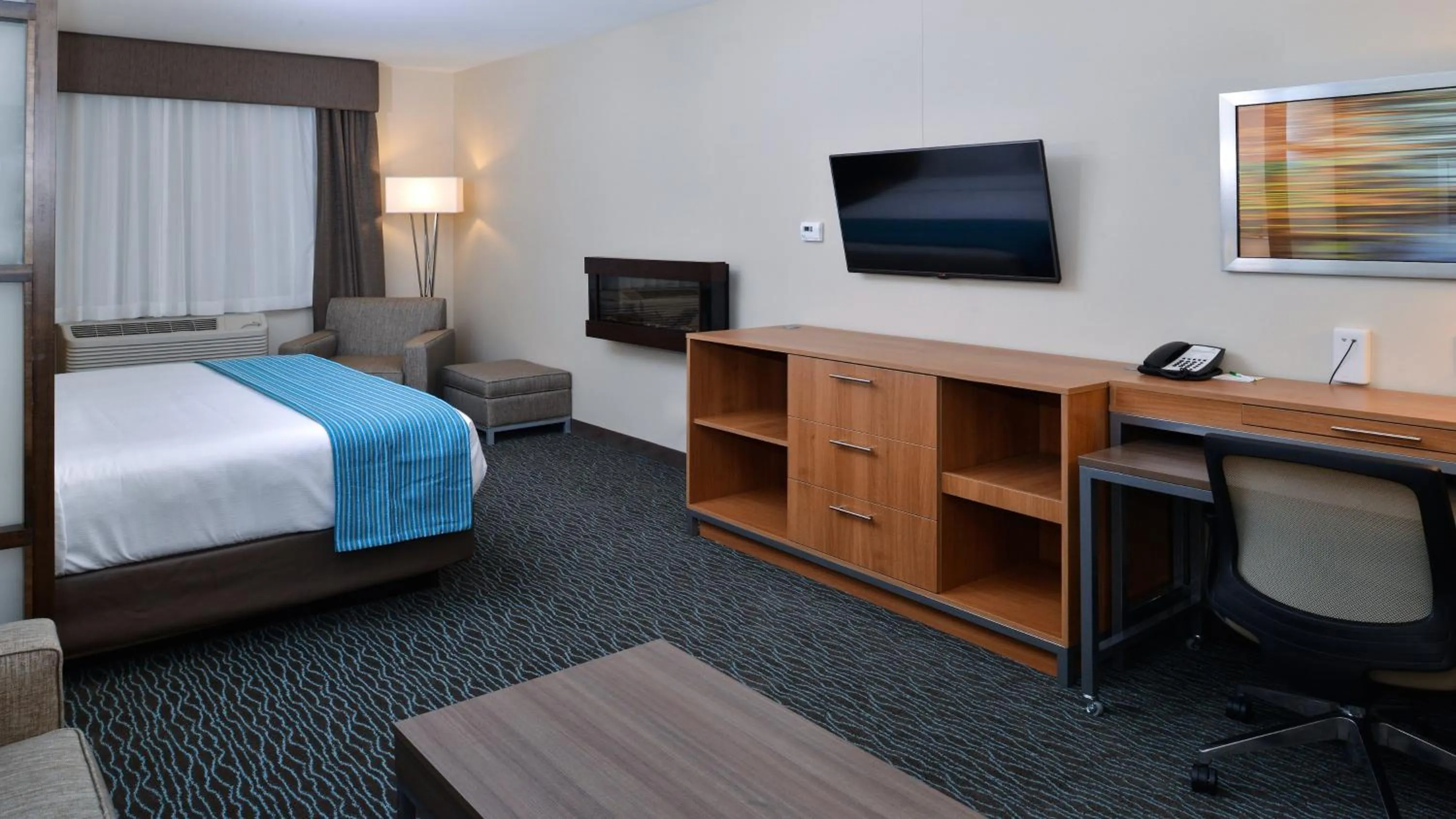 Photo of the whole room, Bed in Holiday Inn Hotel & Suites Edmonton Airport Conference Centre by IHG