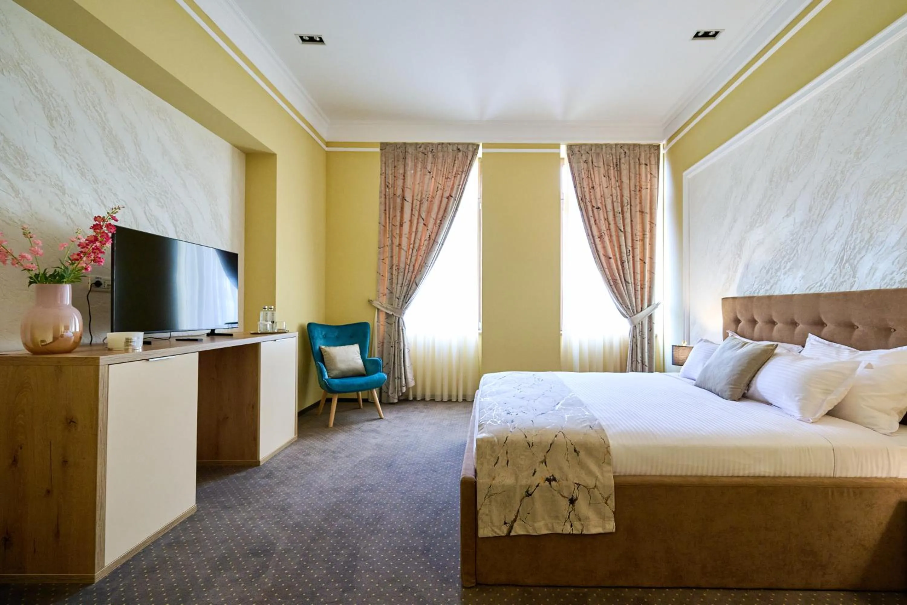 Communal lounge/ TV room, Bed in G Danube Boutique Hotel