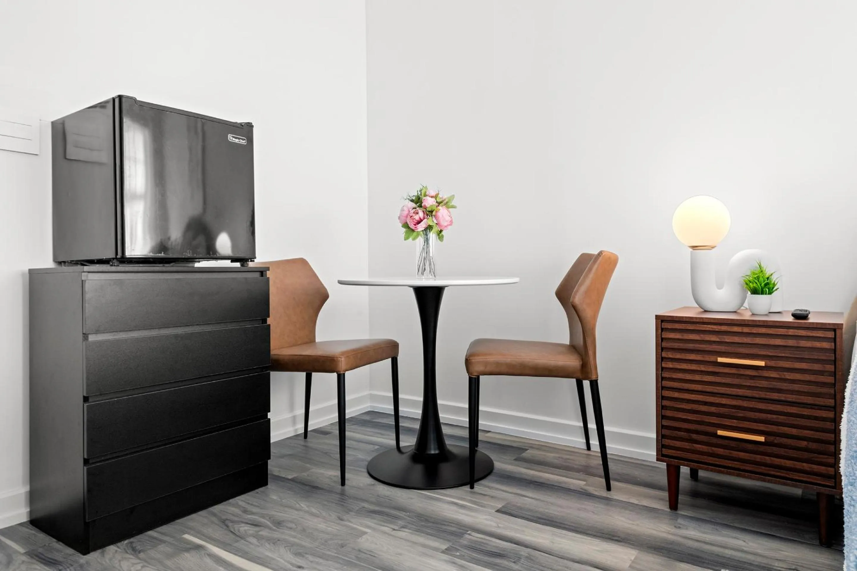 Dining area in Global Luxury Suites at The Apex Miami