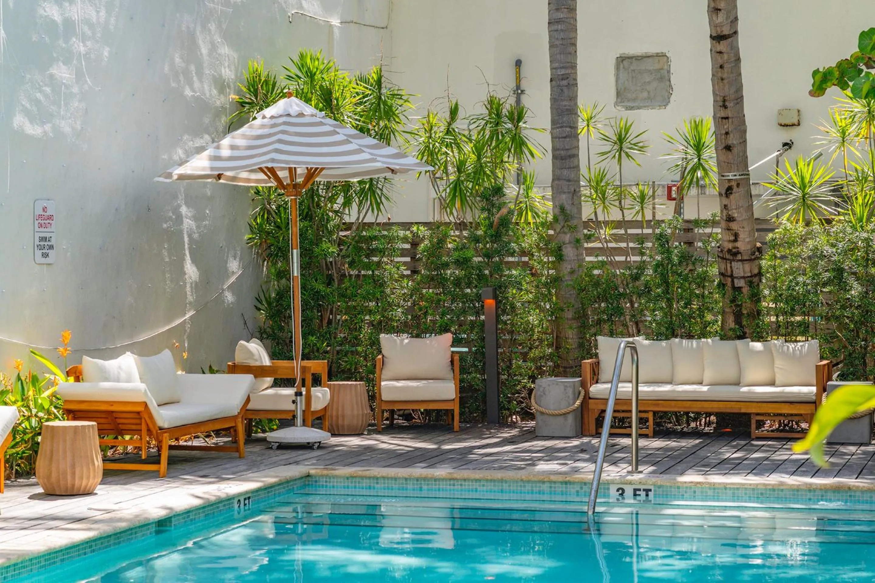 Swimming pool in Global Luxury Suites at The Apex Miami
