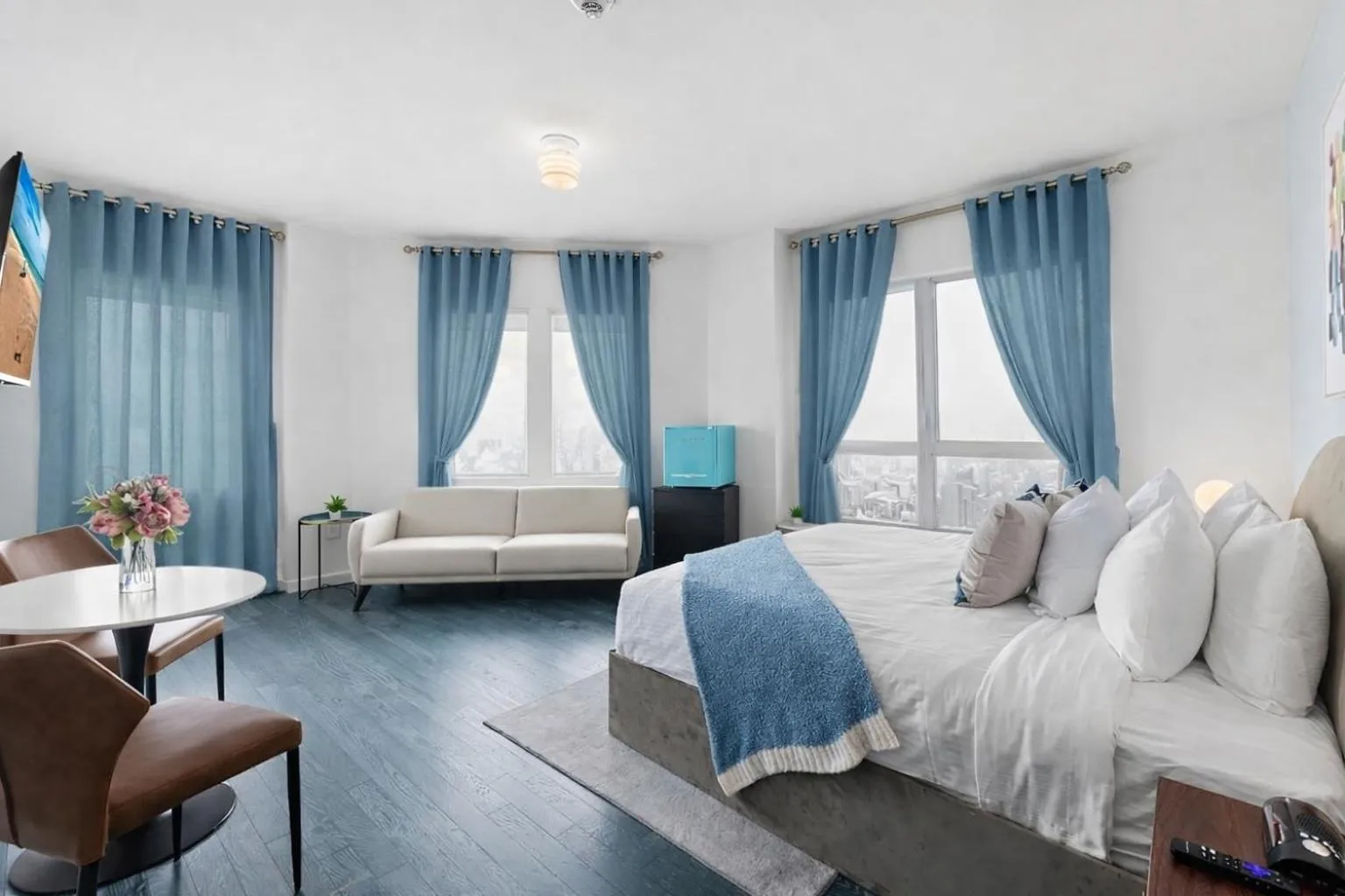 Bed in Global Luxury Suites at The Apex Miami