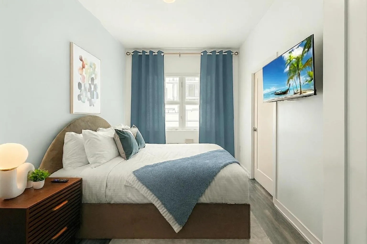 Bed in Global Luxury Suites at The Apex Miami