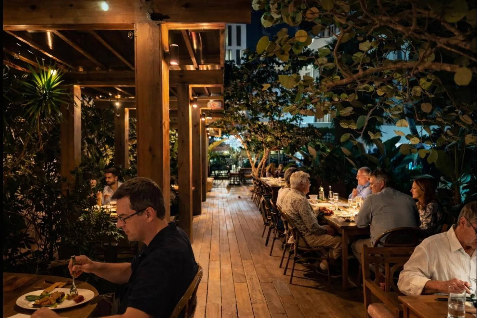 Restaurant/places to eat in Global Luxury Suites at The Apex Miami