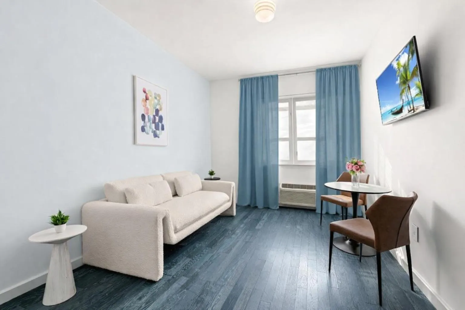 Living room in Global Luxury Suites at The Apex Miami