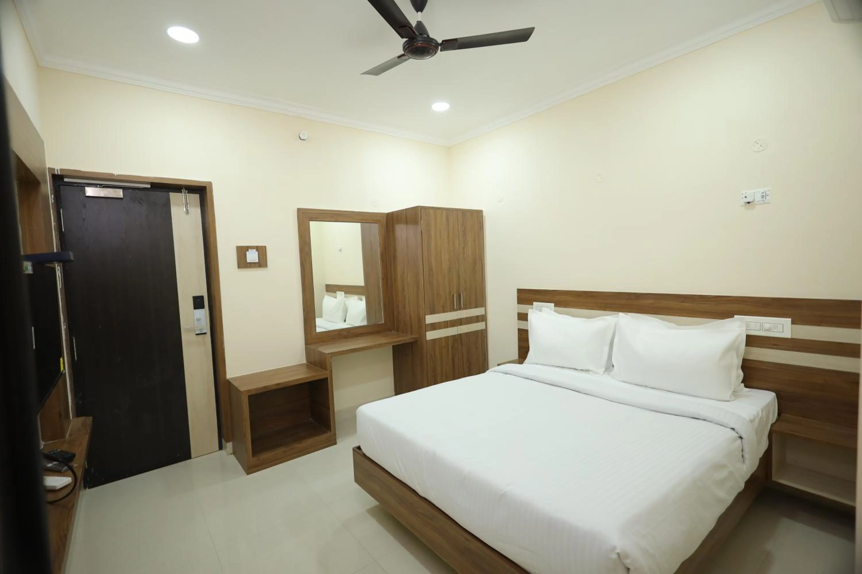 Bed in Vasantham Inn