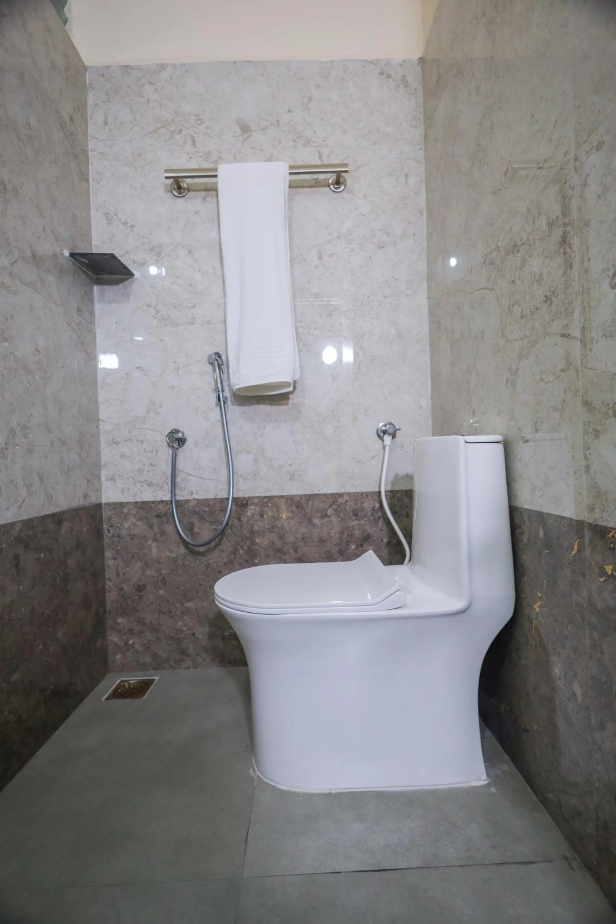 Shower in Vasantham Inn