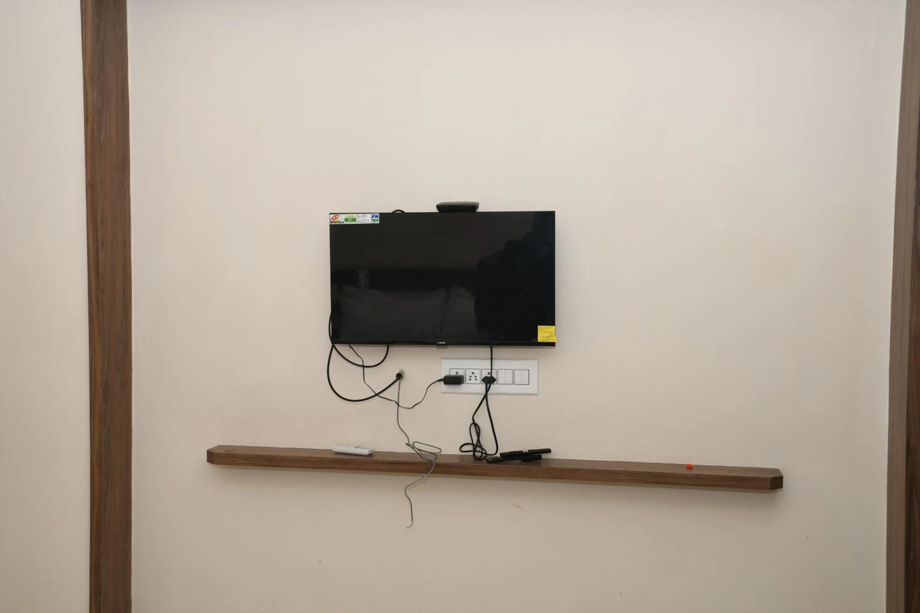 TV and multimedia in Vasantham Inn