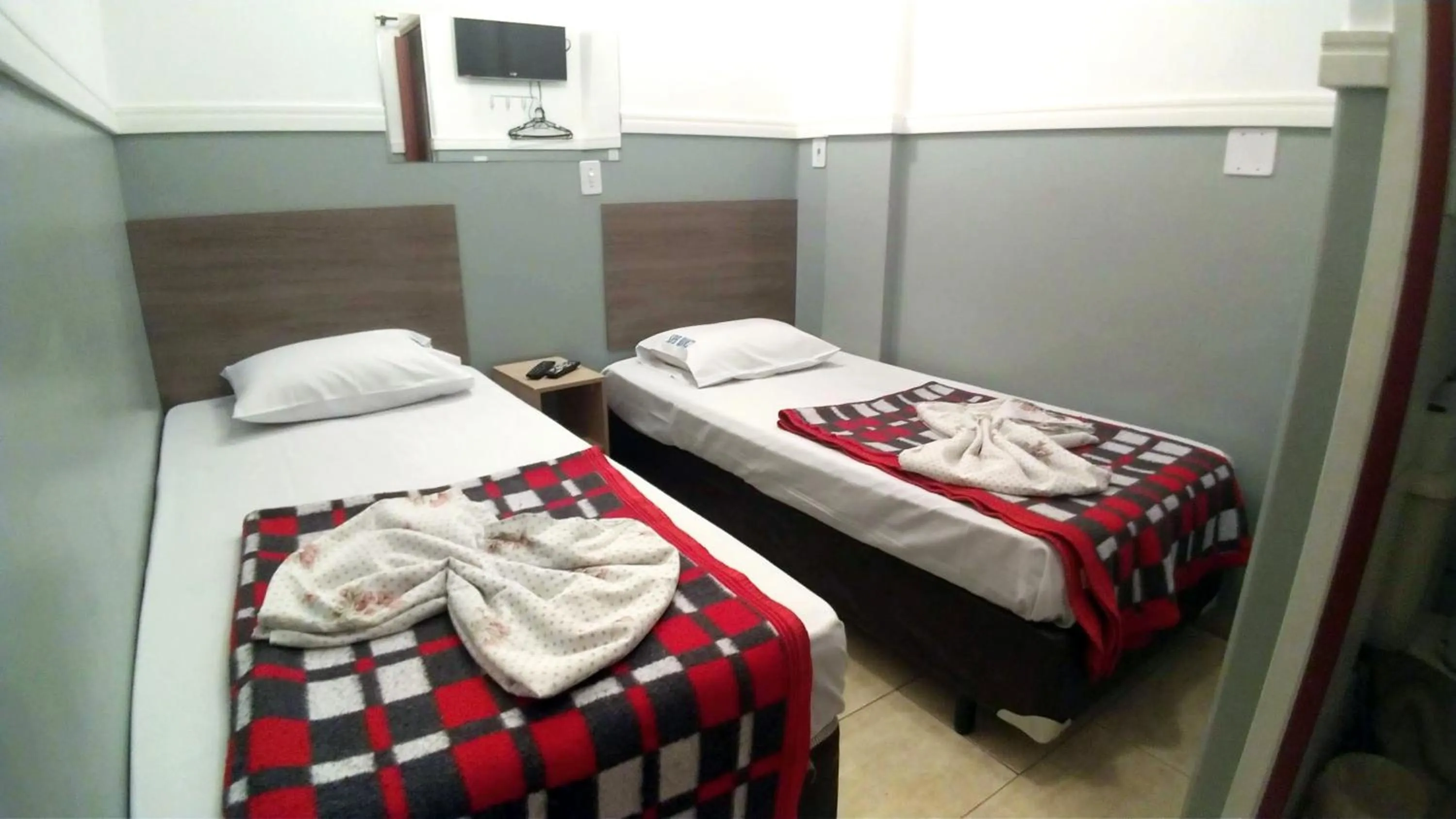 Photo of the whole room, Bed in HOTEL PAULISTANO Terminal Tietê