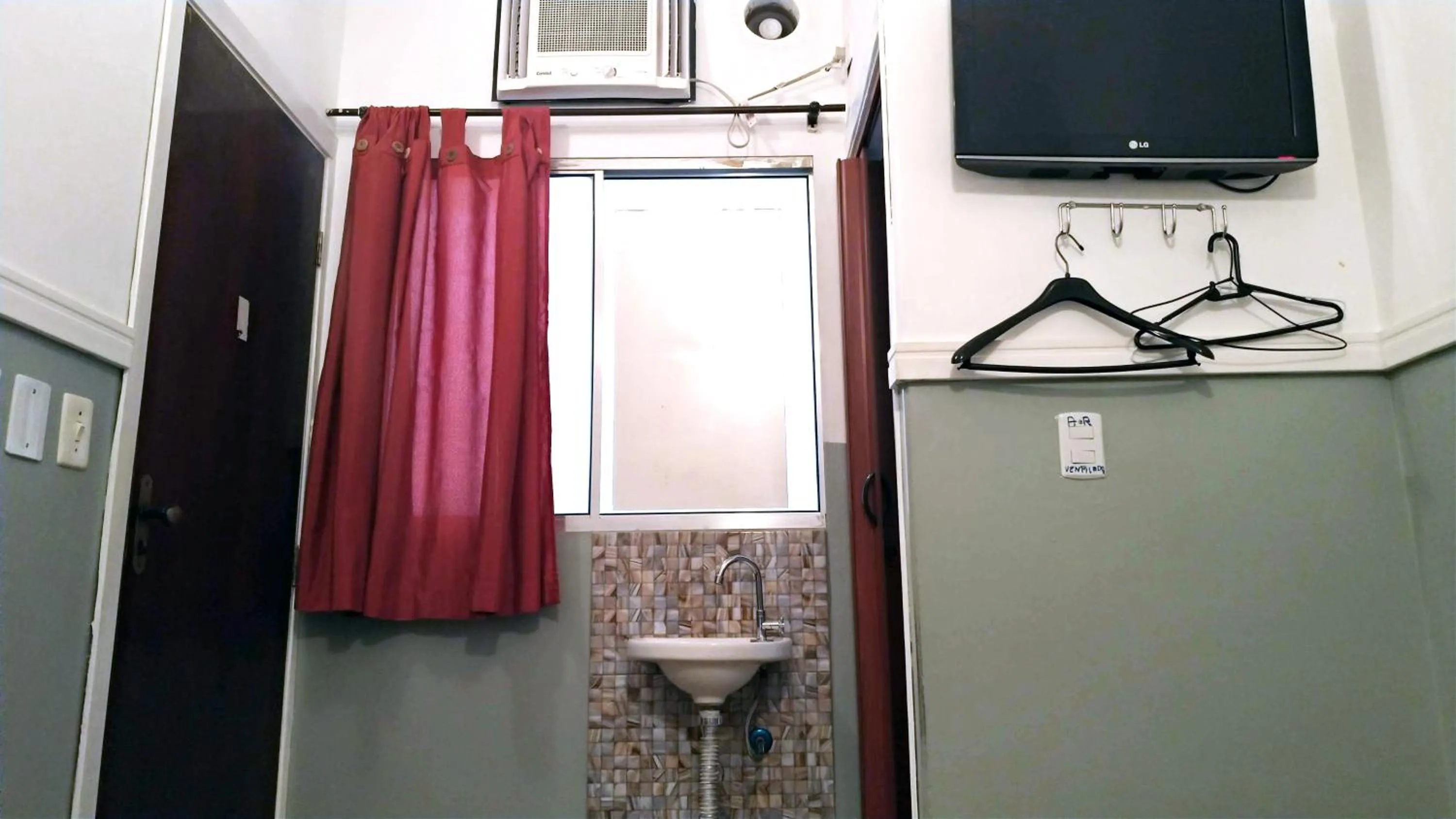 Photo of the whole room in HOTEL PAULISTANO Terminal Tietê