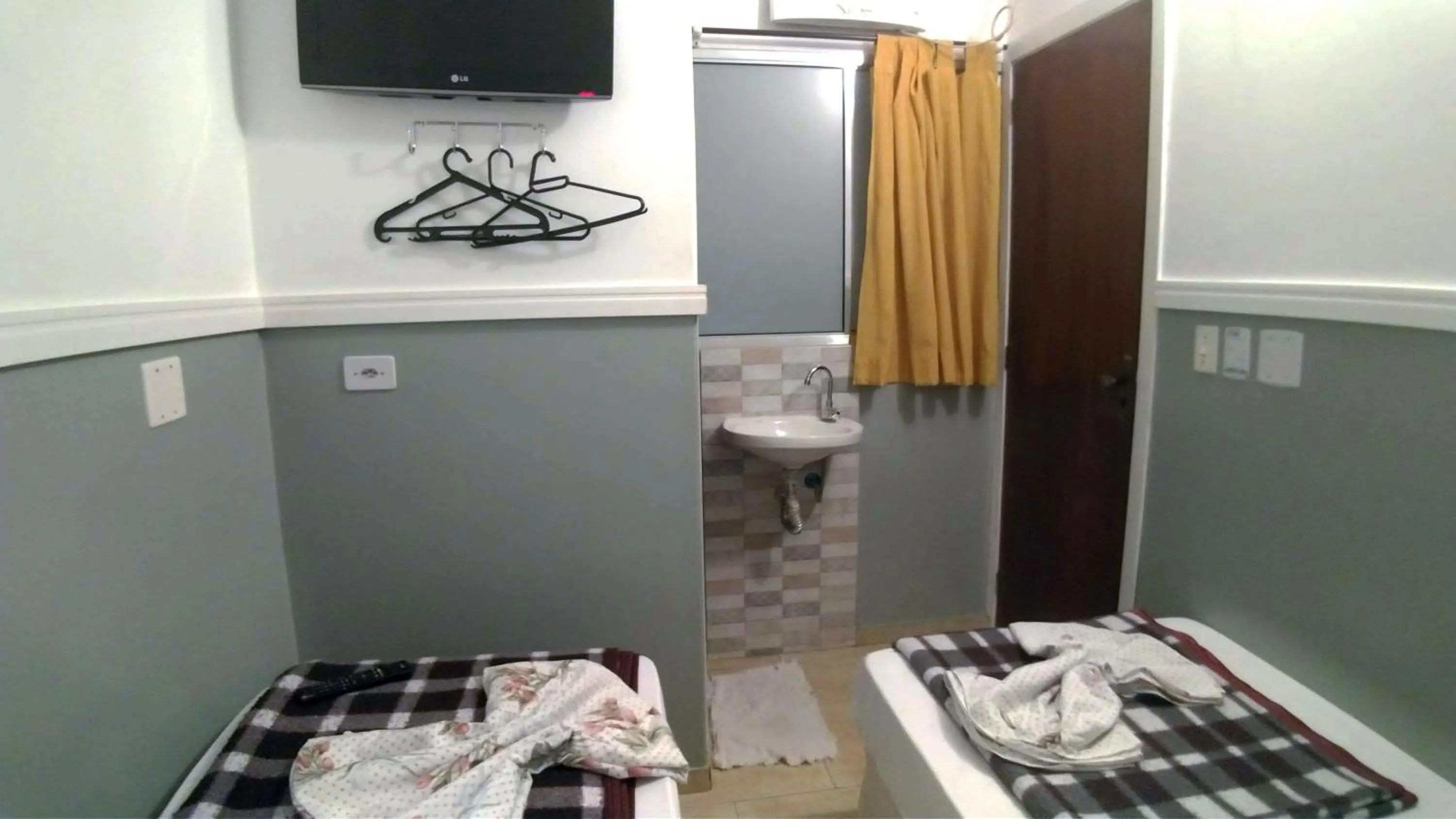 Photo of the whole room, Bed in HOTEL PAULISTANO Terminal Tietê