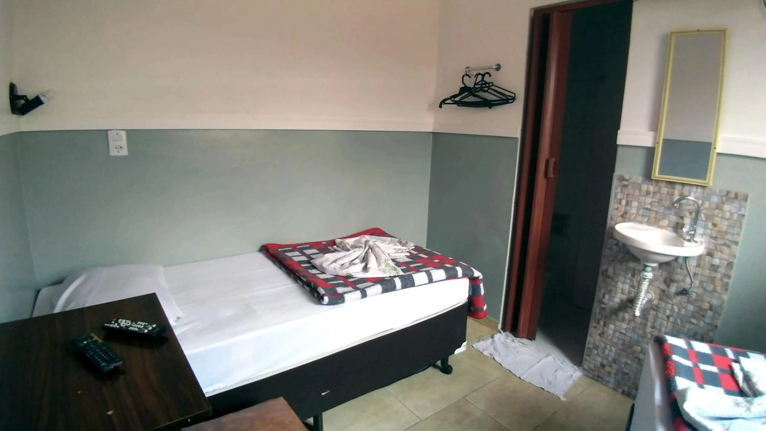 Photo of the whole room, Bed in HOTEL PAULISTANO Terminal Tietê