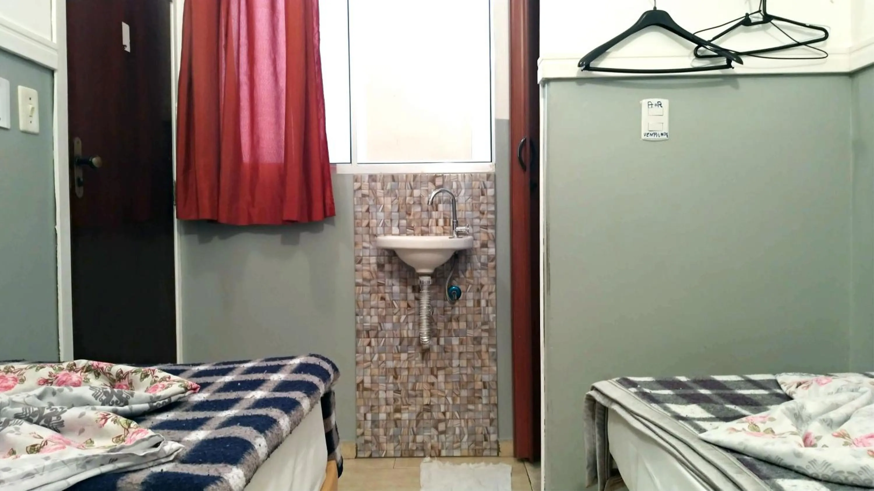 Photo of the whole room, Bed in HOTEL PAULISTANO Terminal Tietê