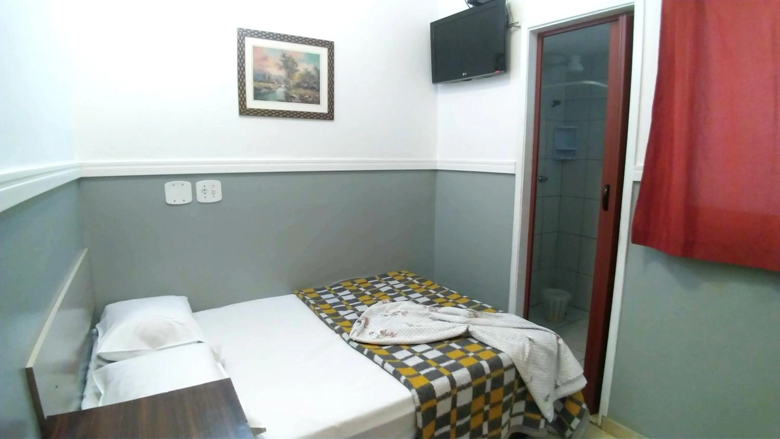 Photo of the whole room, Bed in HOTEL PAULISTANO Terminal Tietê