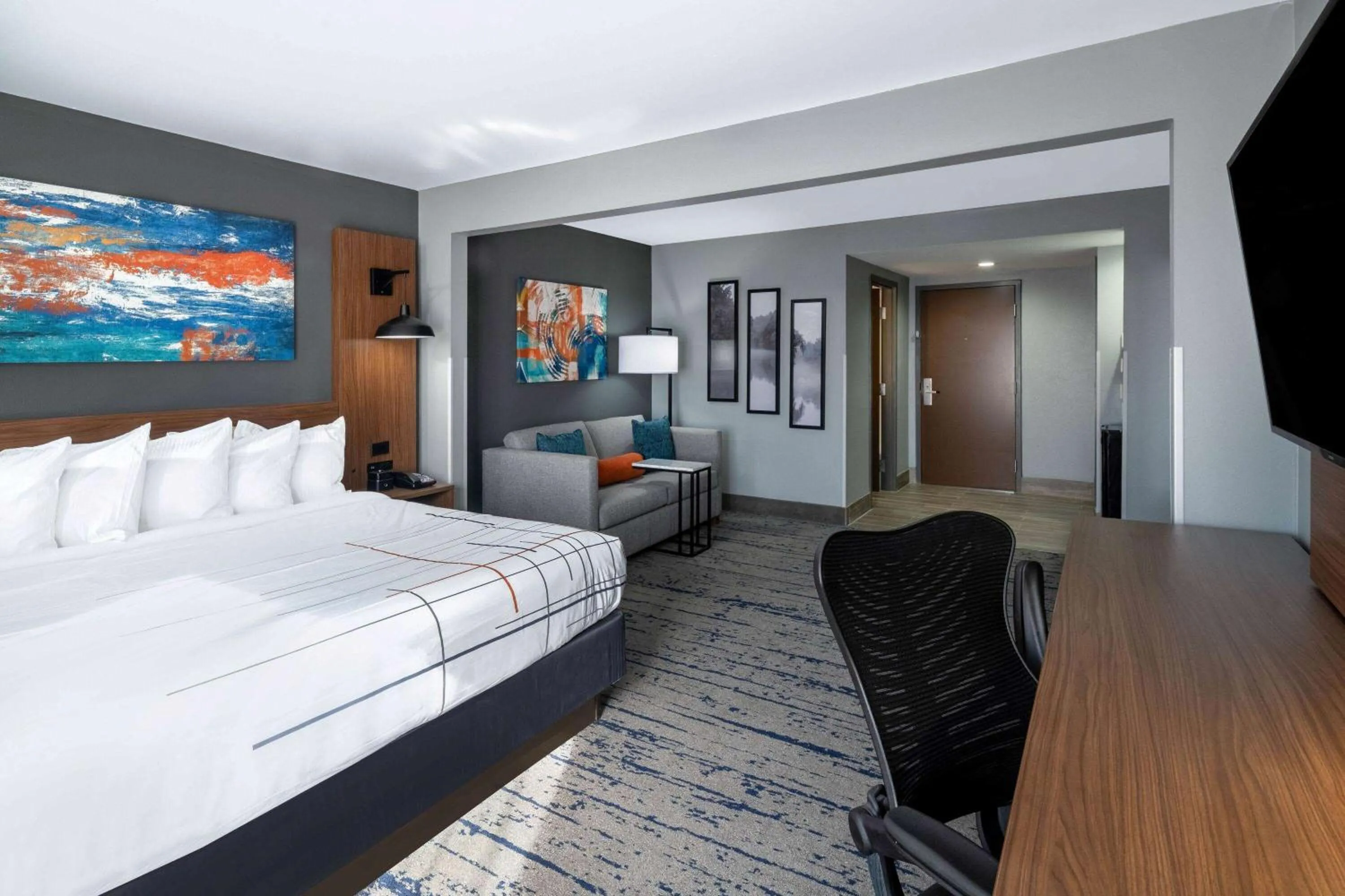 Photo of the whole room, Bed in La Quinta Inn & Suites by Wyndham-Albany GA