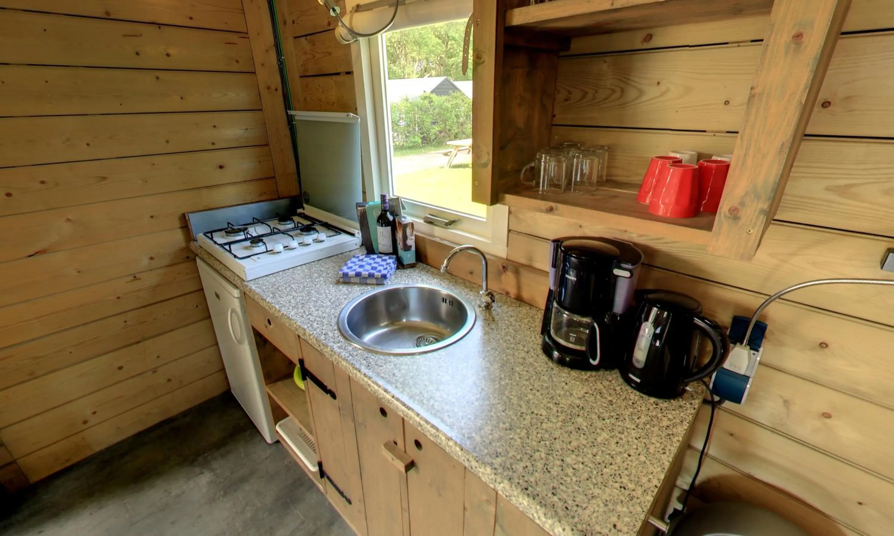 Kitchen or kitchenette in Recreatiepark de Vossenburcht IJhorst