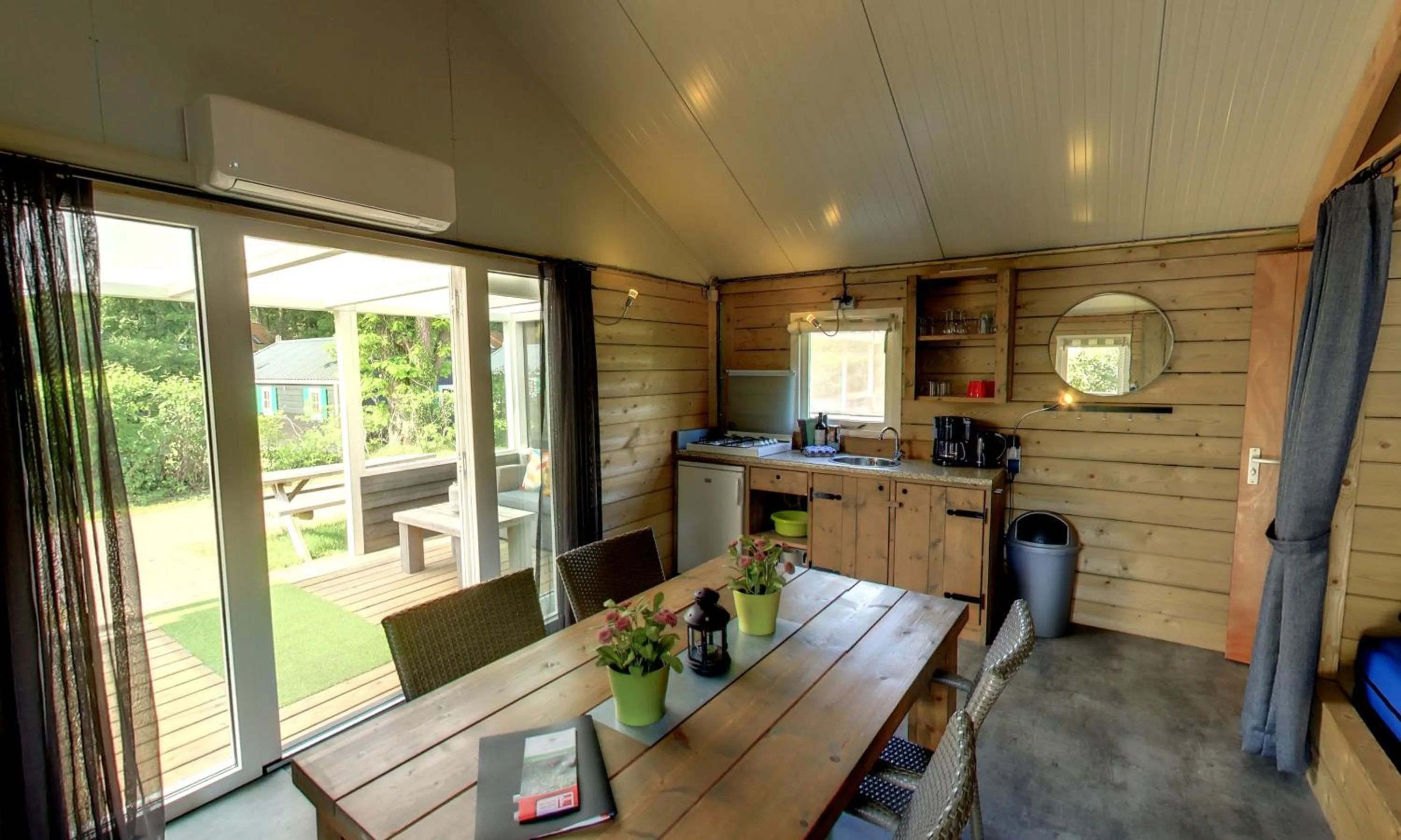 Dining area in Recreatiepark de Vossenburcht IJhorst