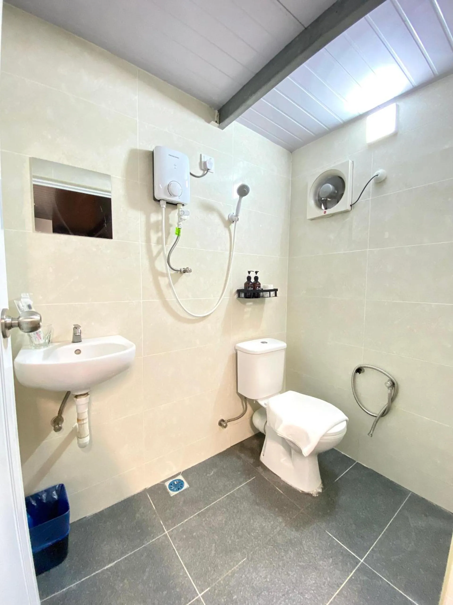 Shower in Bayu Bayu Hotel by Soft Loft