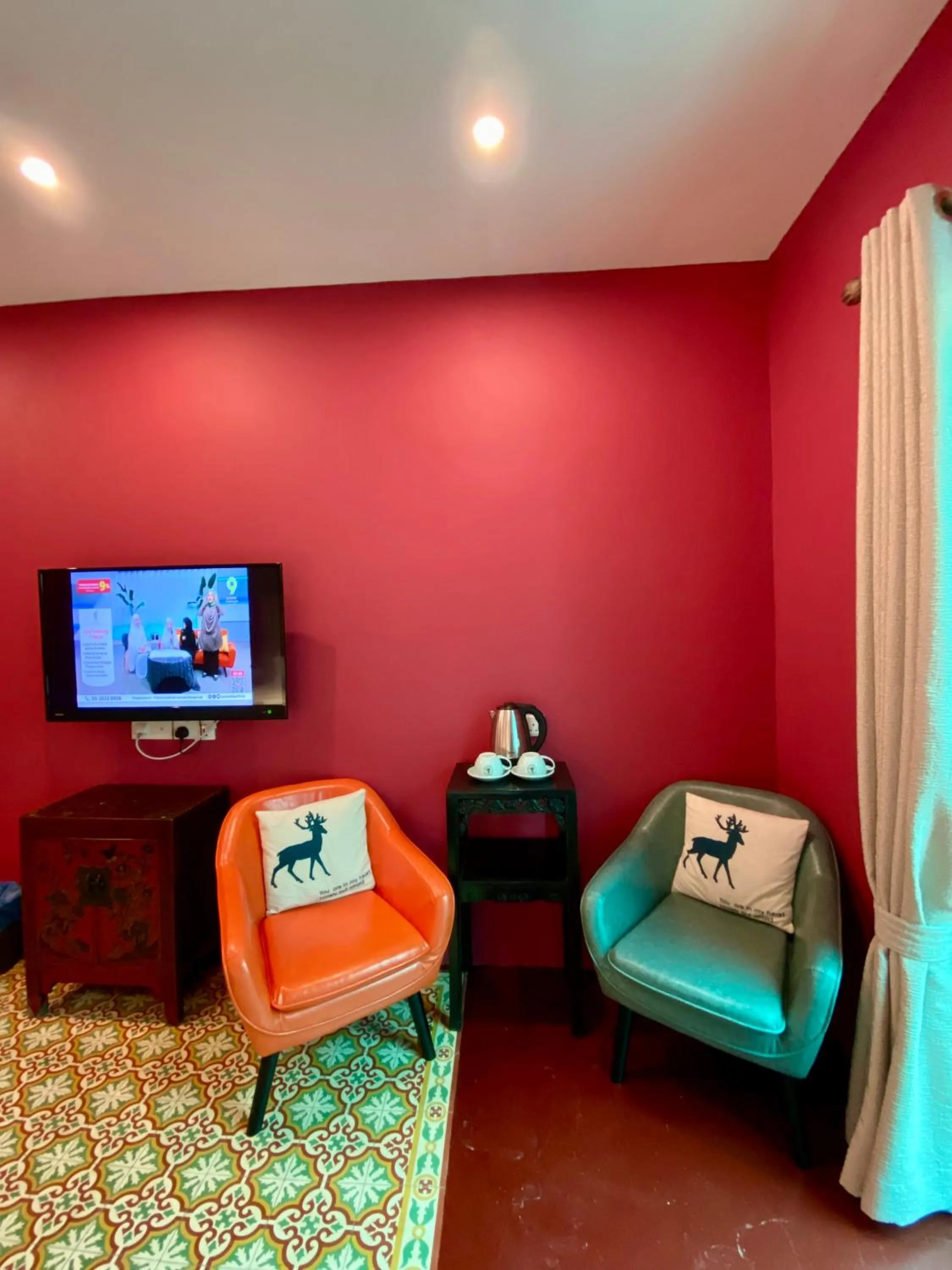 TV and multimedia in Bayu Bayu Hotel by Soft Loft